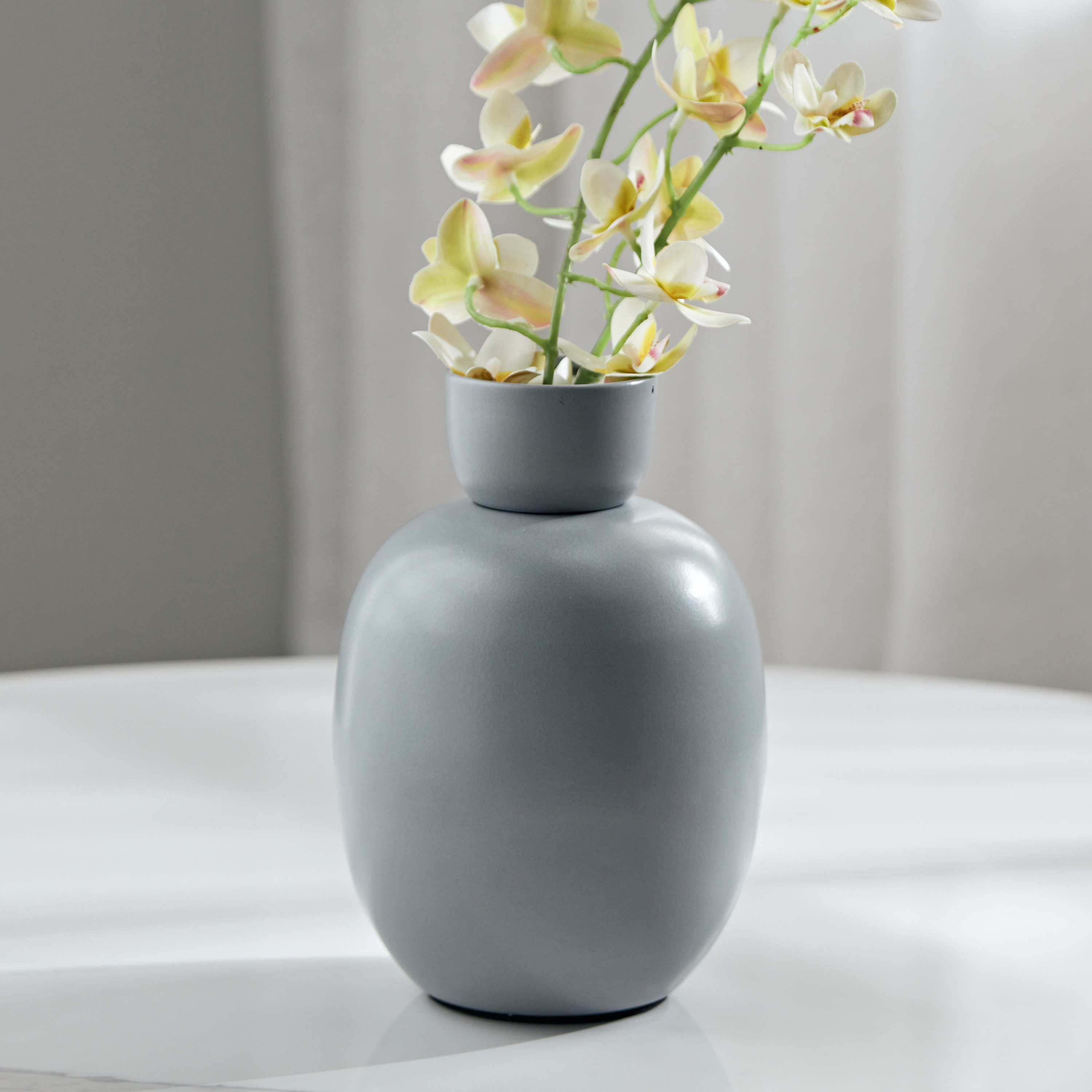 مزهرية زهور معدن عصرية من دينبي - 11.5x11.5x16.5 سم-hbxbedroom-decorandaccessories-vases-image-1