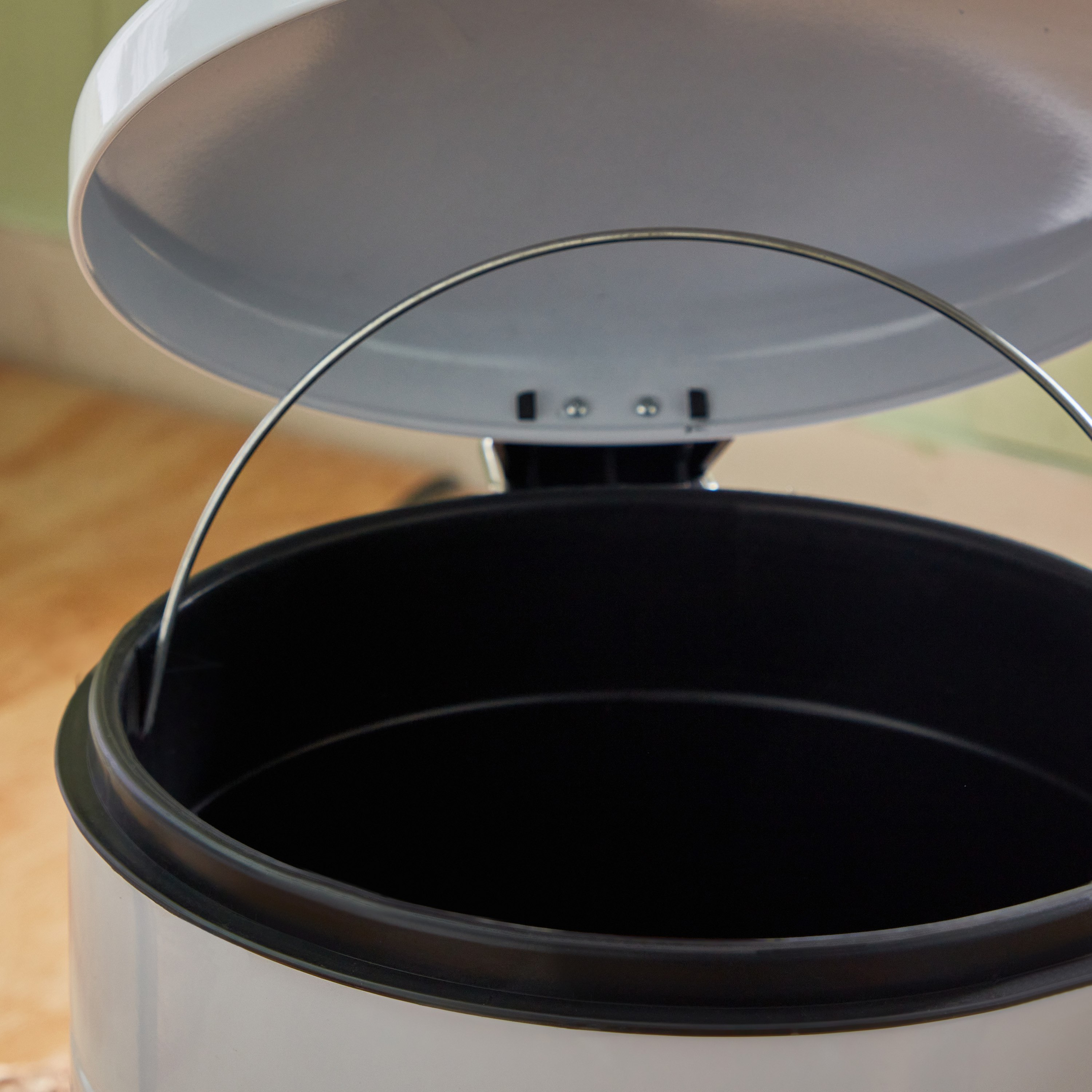 Country Metal Pedal Bin - 20 L-hbxhomeware-hbxbathroom-image-4