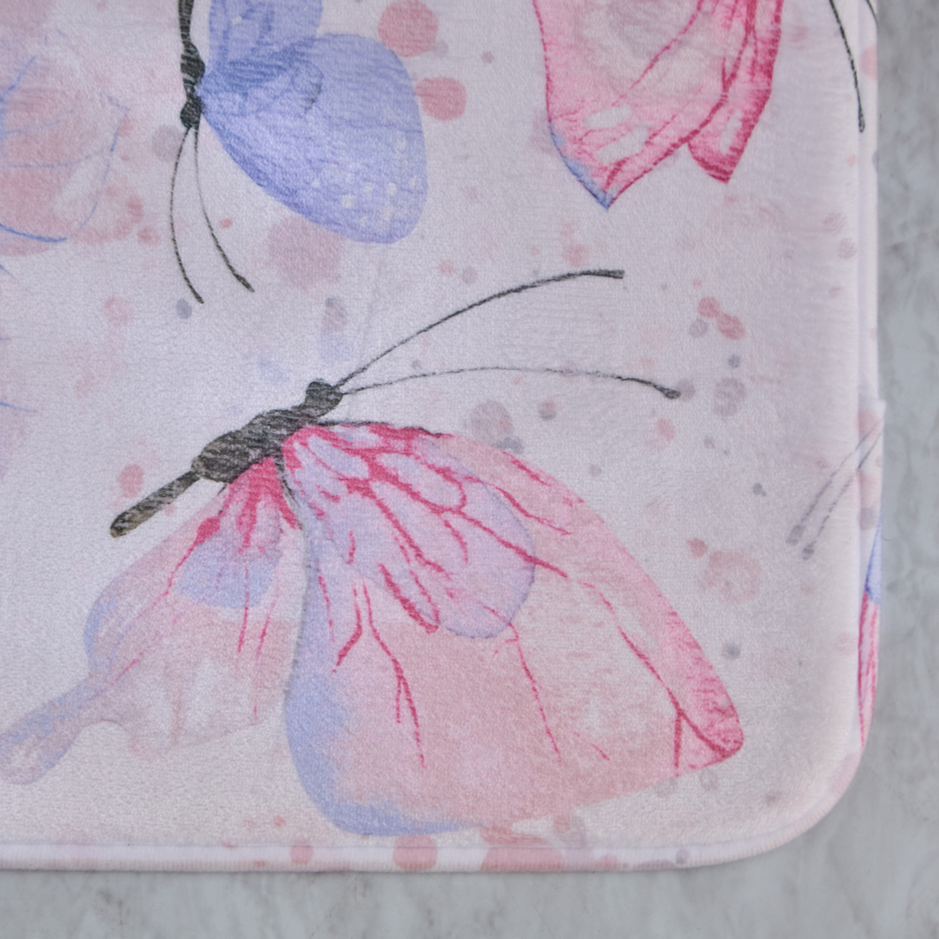 سجادة حمام إسفنج بتصميم فراشة جوين من فلاترباي - 40x60 سم-hbxhomeware-kidsessentials-kidsbathmatsandtubmats-image-2