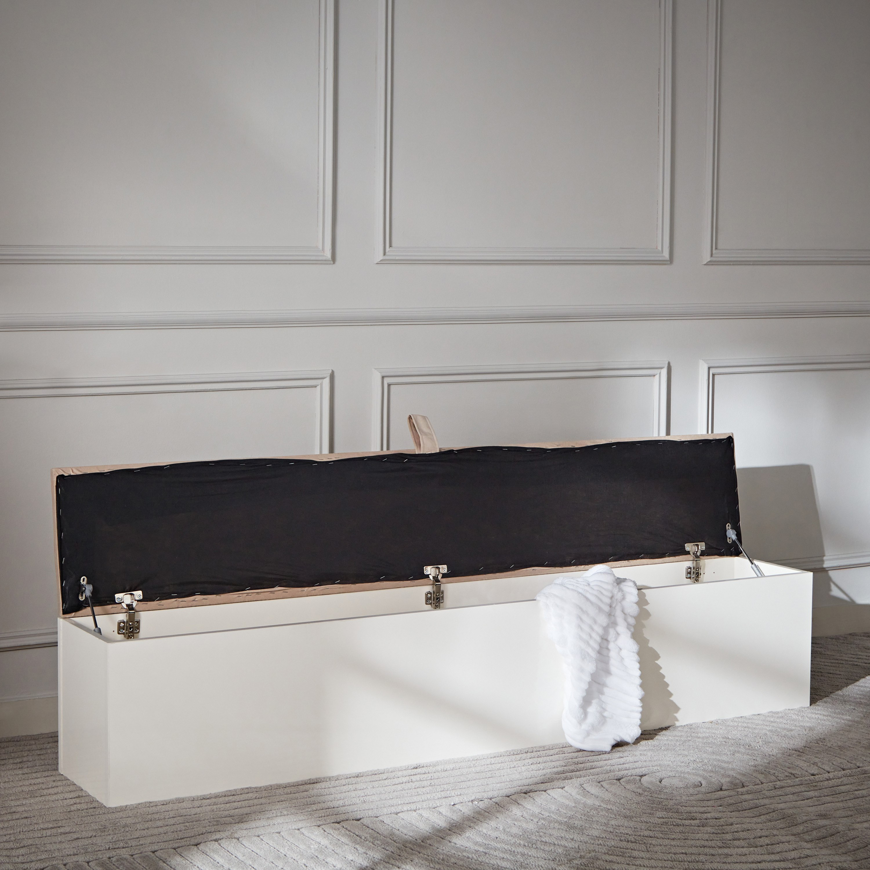 بنش سرير بمساحة تخزين من إليزابيث-hbxfurniture-sofasandarmchairs-benches-image-3