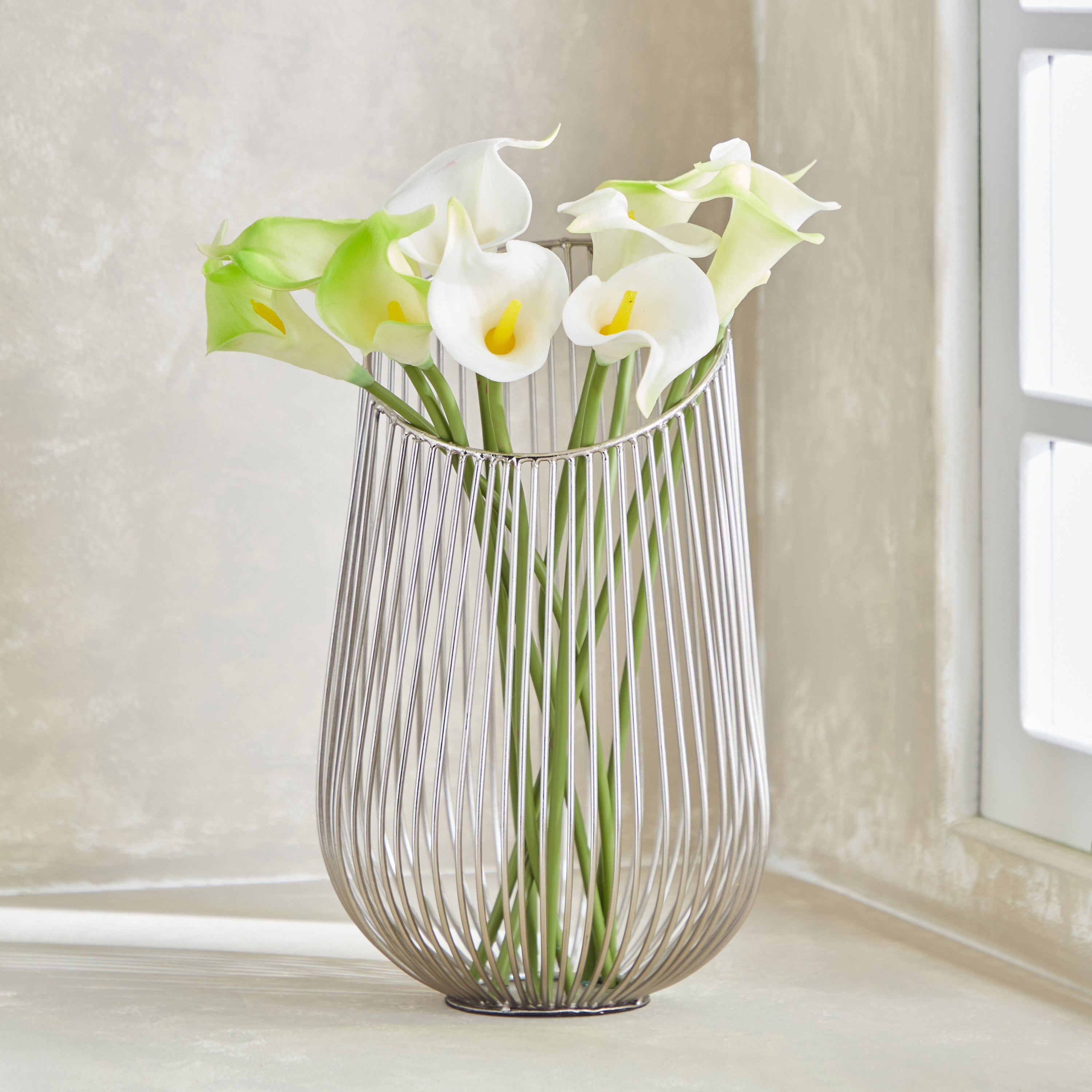 مزهرية معدنية صنديال من إيلين - 16x30 سم-hbxbedroom-decorandaccessories-vases-image-1