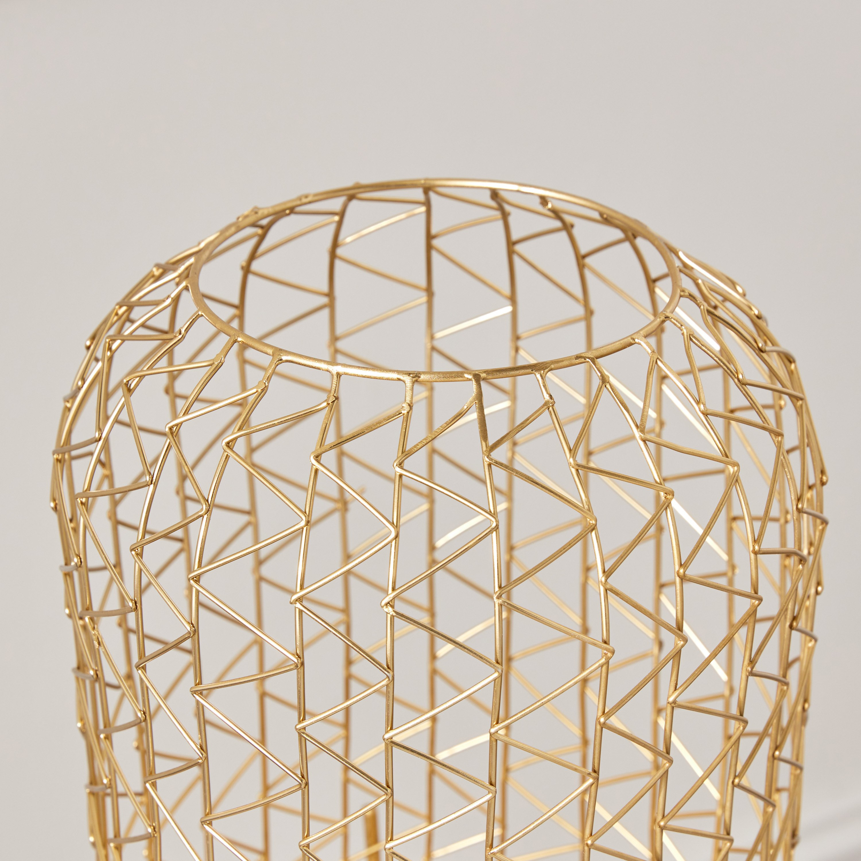 حامل زرع سلك معدني من هيليكس - 20x20x41 سم-hbxhomeware-hbxdecorandfurnishings-image-3