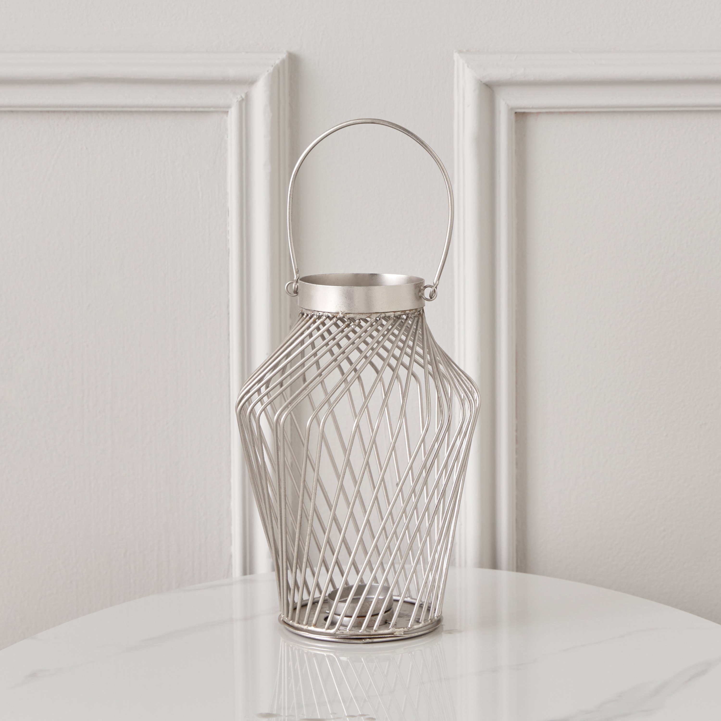 Helix Metal Ribbed Taper Lantern - 15x15x31 cm-hbxdecorandfurnishings-homeaccessories-lanterns-image-2