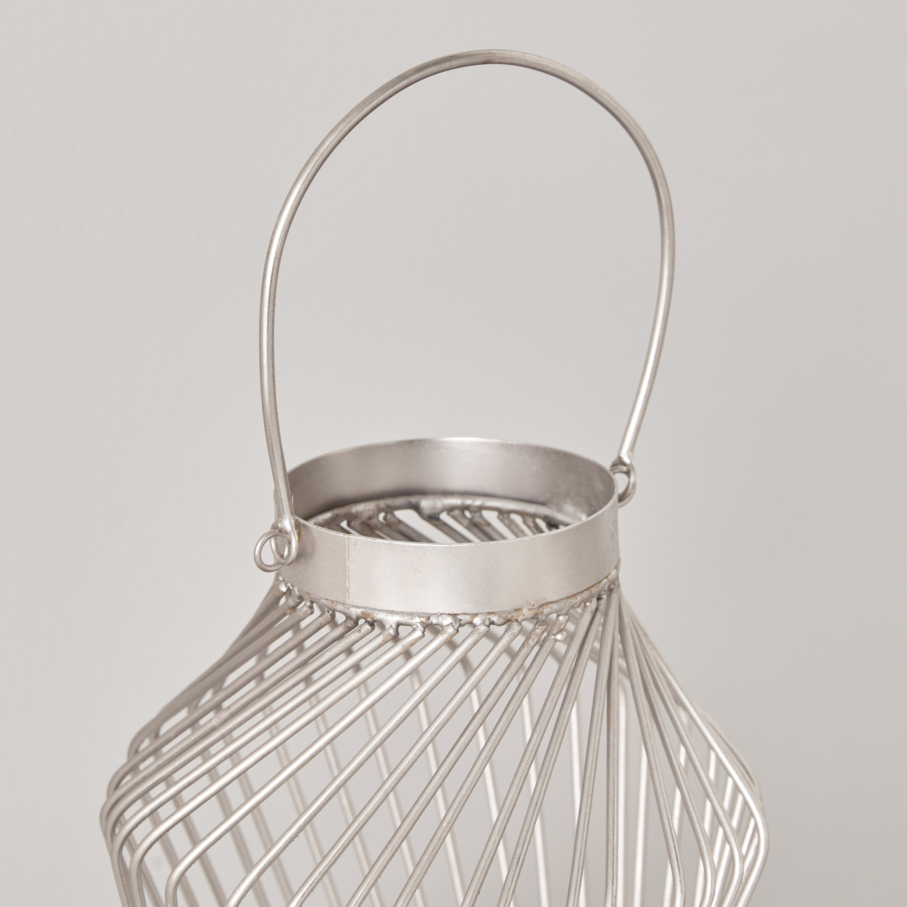 Helix Metal Ribbed Taper Lantern - 15x15x31 cm-hbxdecorandfurnishings-homeaccessories-lanterns-image-3
