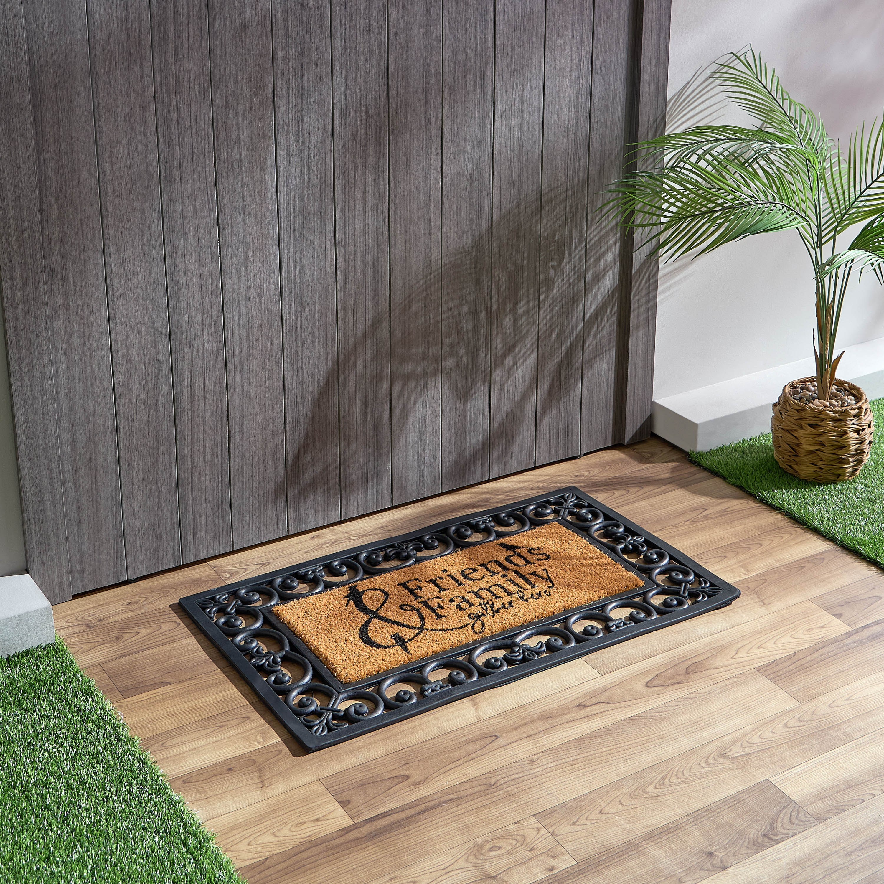 سجادة باب متقولبة من المطاط وألياف جوز الهند فريندز - 45x75 سم-hbxhomeware-hbxlivingroom-image-1