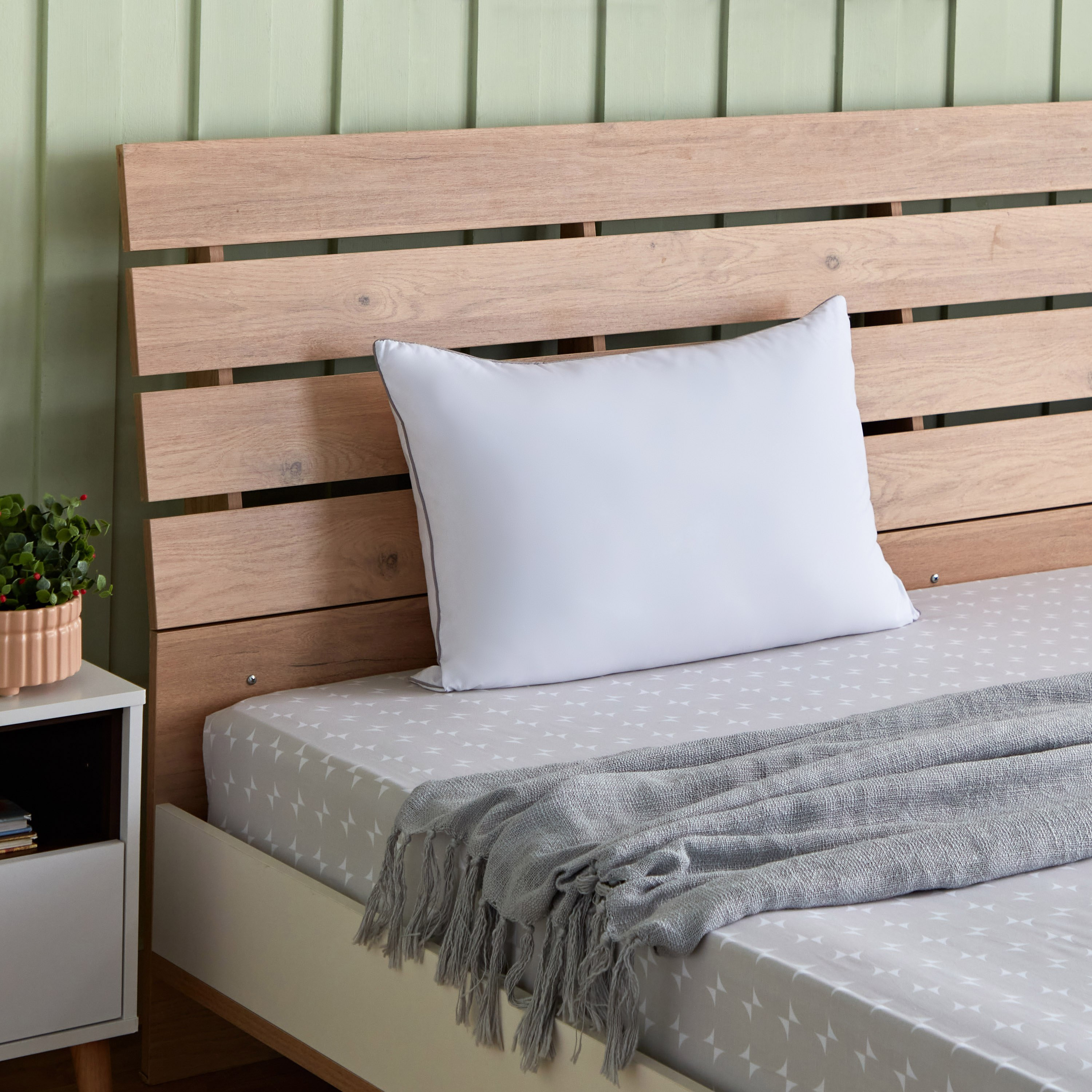 وسادة دعم فائقة النعومة من ميكروجيل - 50x75 سم-hbxdecorandfurnishings-bedding-duvetsandpillows-image-1