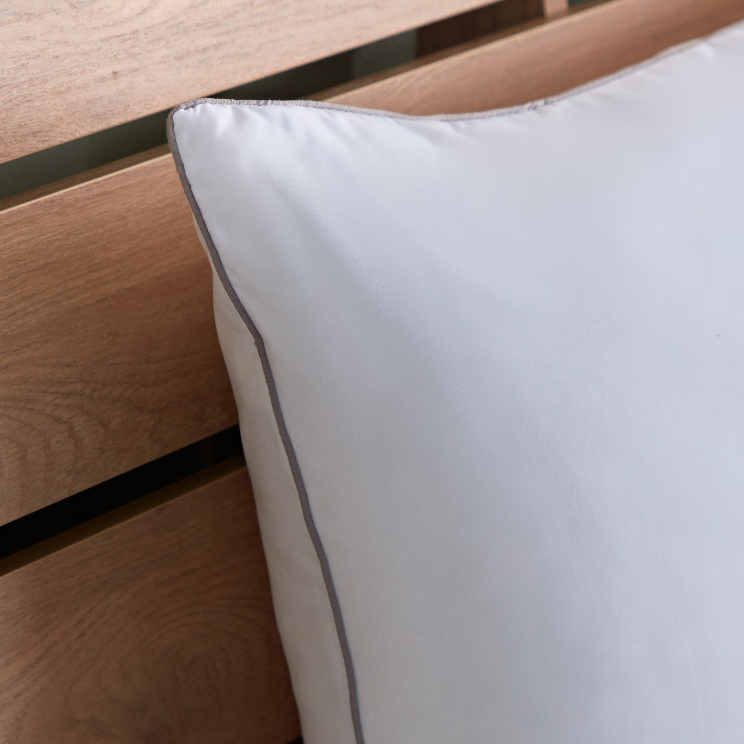 وسادة دعم فائقة النعومة من ميكروجيل - 50x75 سم-hbxdecorandfurnishings-bedding-duvetsandpillows-image-3