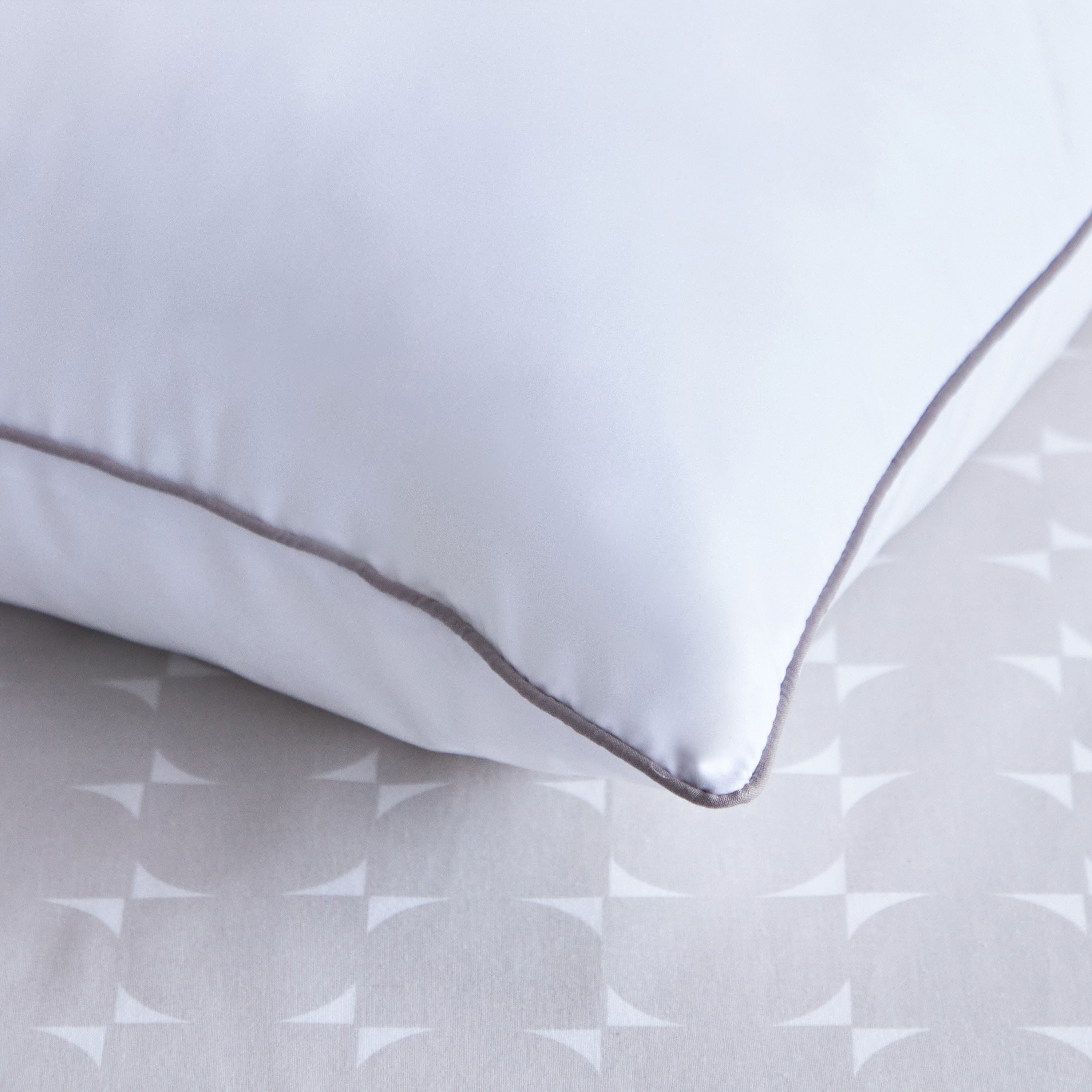وسادة دعم فائقة النعومة من ميكروجيل - 50x75 سم-hbxdecorandfurnishings-bedding-duvetsandpillows-image-4