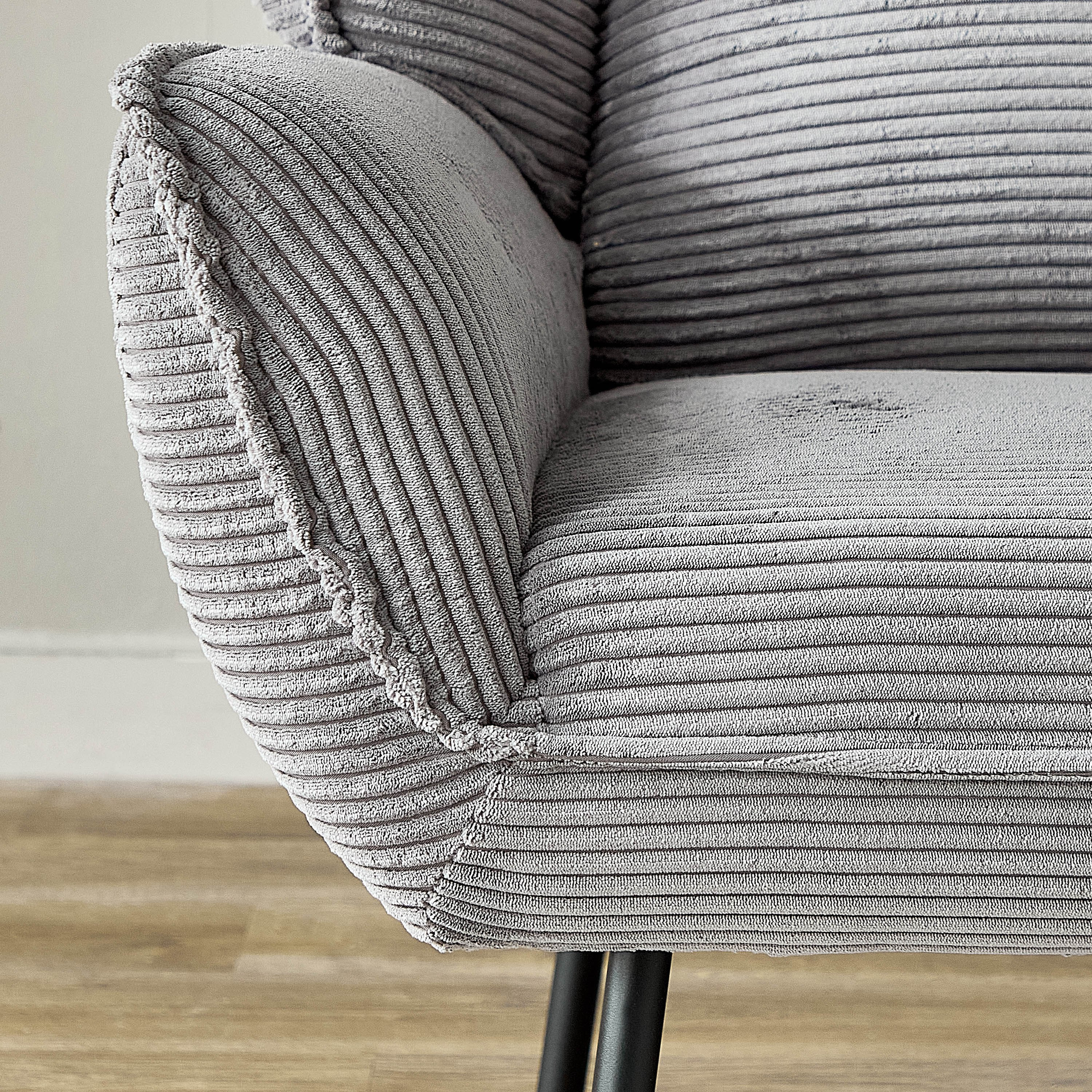 كرسي قماشي بمساند ذراعين من مونتي-hbxlivingroom-sofasandarmchairs-sofas-image-6