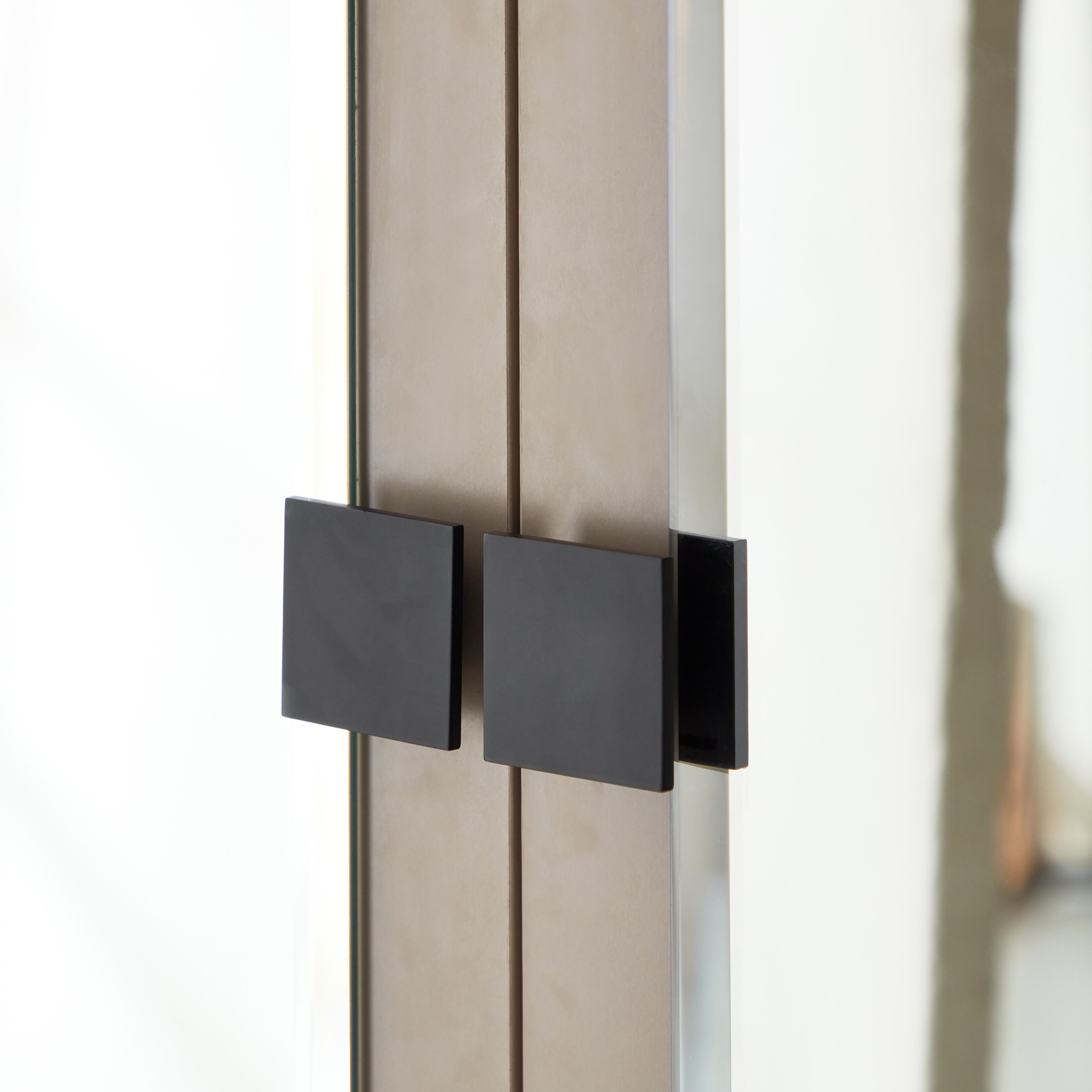 خزانة ملابس 6 أبواب بدرجين ومرآتين من لوكسمبورج-hbxfurniture-wardrobes-image-7