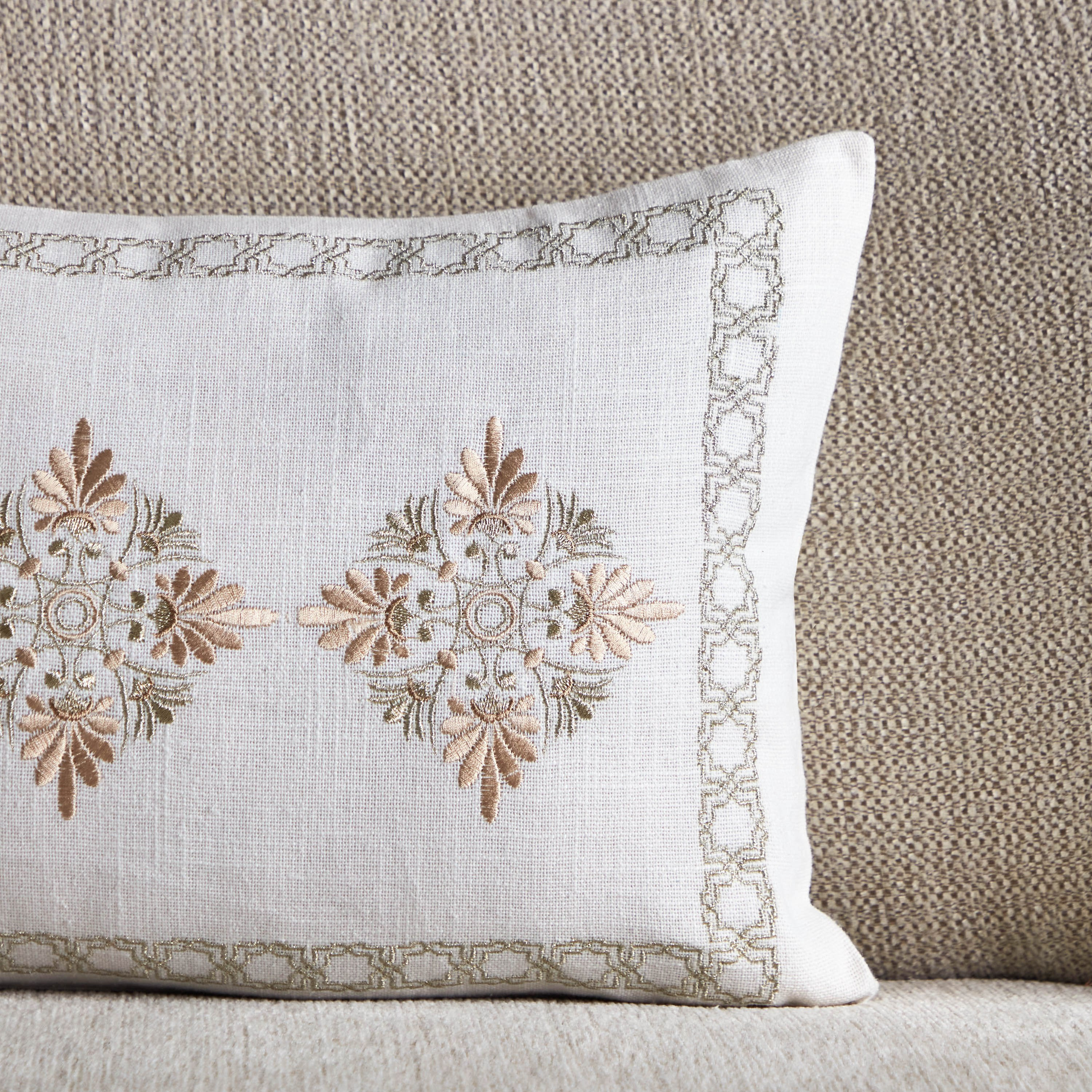 وسادة محشوة مطرزة من بترا أوبن فيو - 30x50 سم-hbxlivingroom-furnishings-cushionsandcovers-filledcushions-image-2