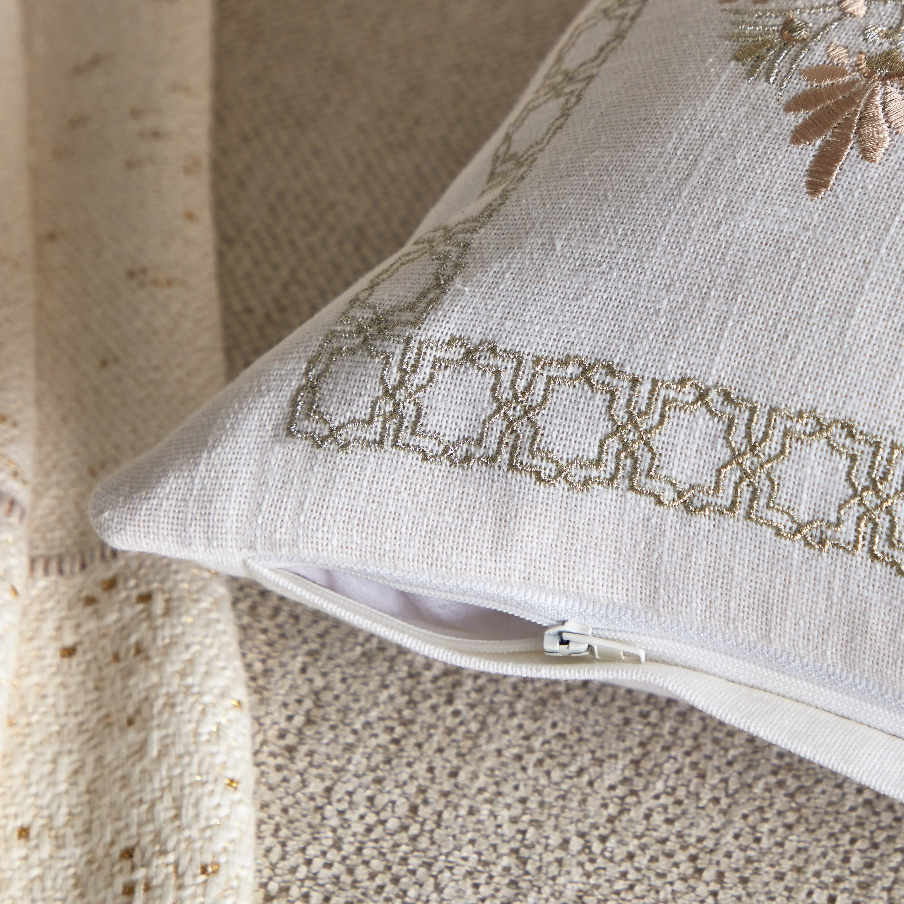 وسادة محشوة مطرزة من بترا أوبن فيو - 30x50 سم-hbxlivingroom-furnishings-cushionsandcovers-filledcushions-image-4