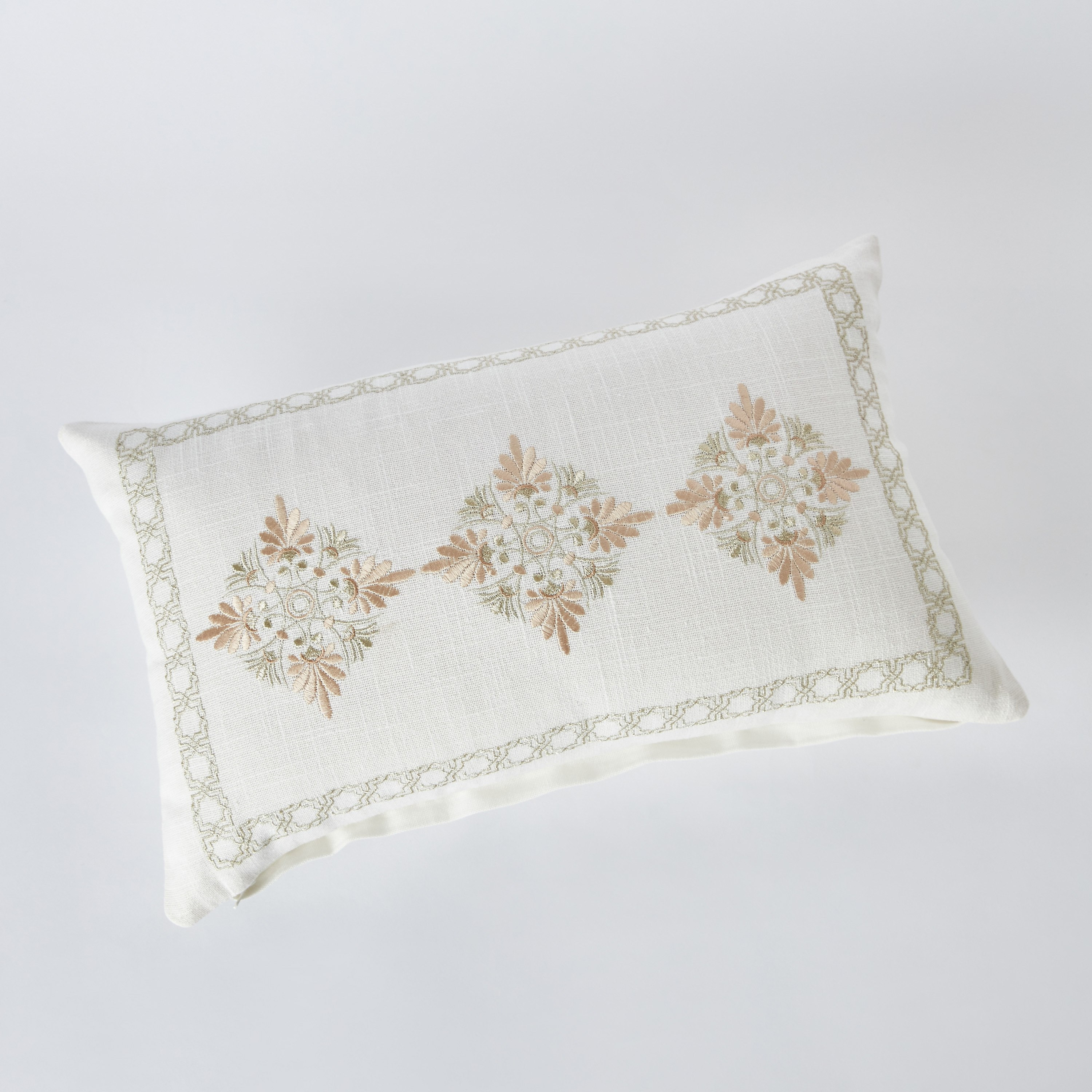 وسادة محشوة مطرزة من بترا أوبن فيو - 30x50 سم-hbxlivingroom-furnishings-cushionsandcovers-filledcushions-image-6