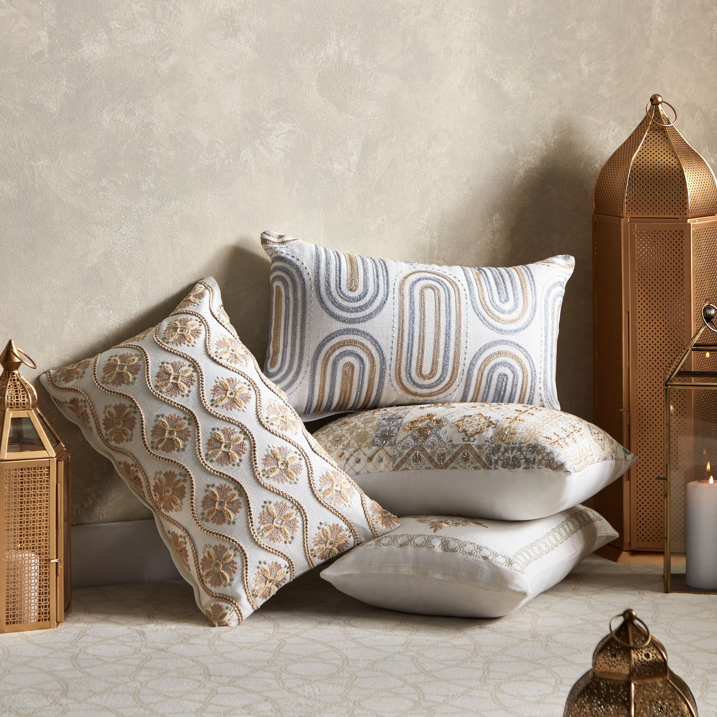 وسادة محشوة مطرزة من بترا أوبن فيو - 30x50 سم-hbxlivingroom-furnishings-cushionsandcovers-filledcushions-image-5