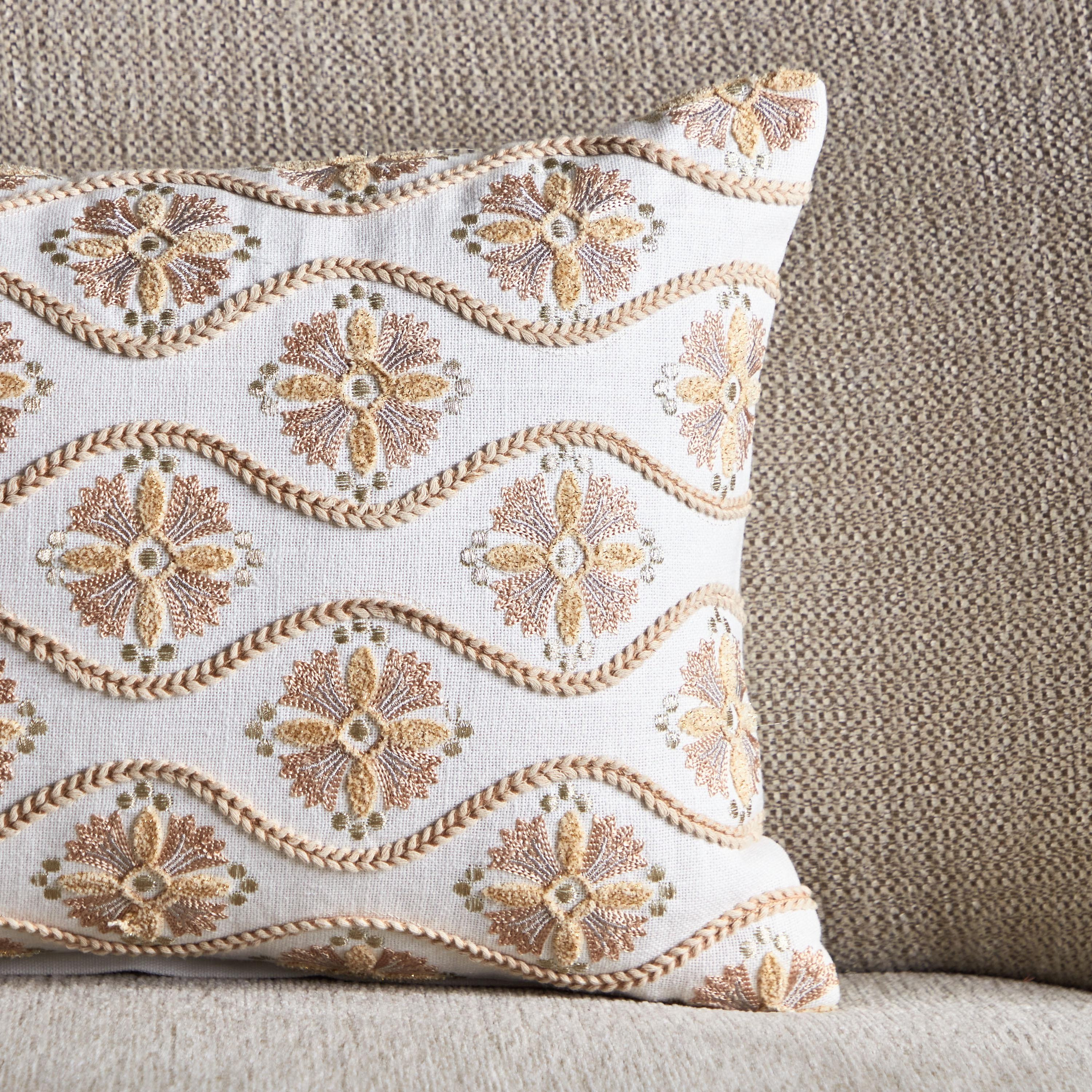 وسادة محشوة مطرزة من بترا أوبن فيو - 30x50 سم-hbxlivingroom-furnishings-cushionsandcovers-filledcushions-image-2