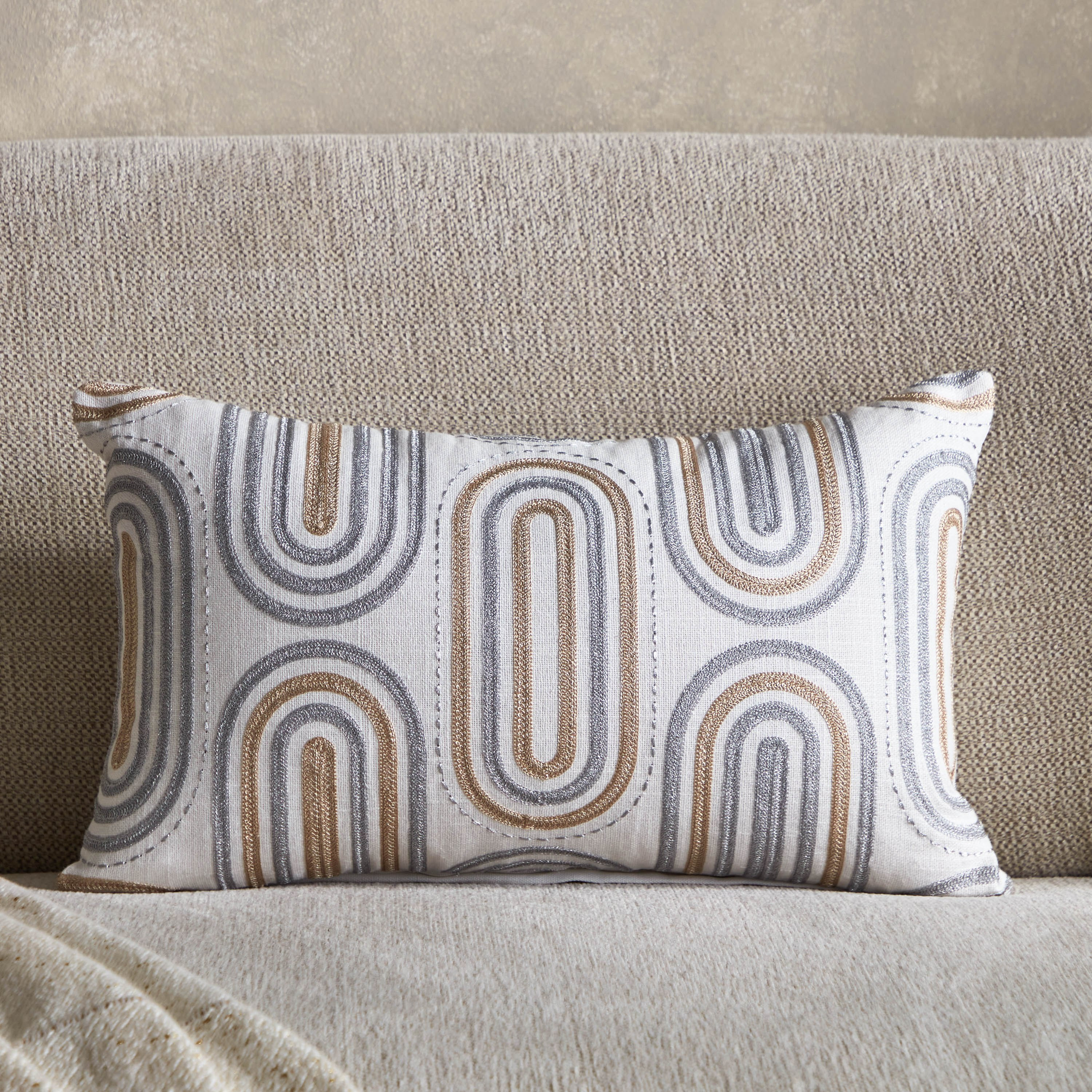 وسادة محشوة مطرزة من بترا أوبن فيو - 30x50 سم-hbxlivingroom-furnishings-cushionsandcovers-filledcushions-image-1