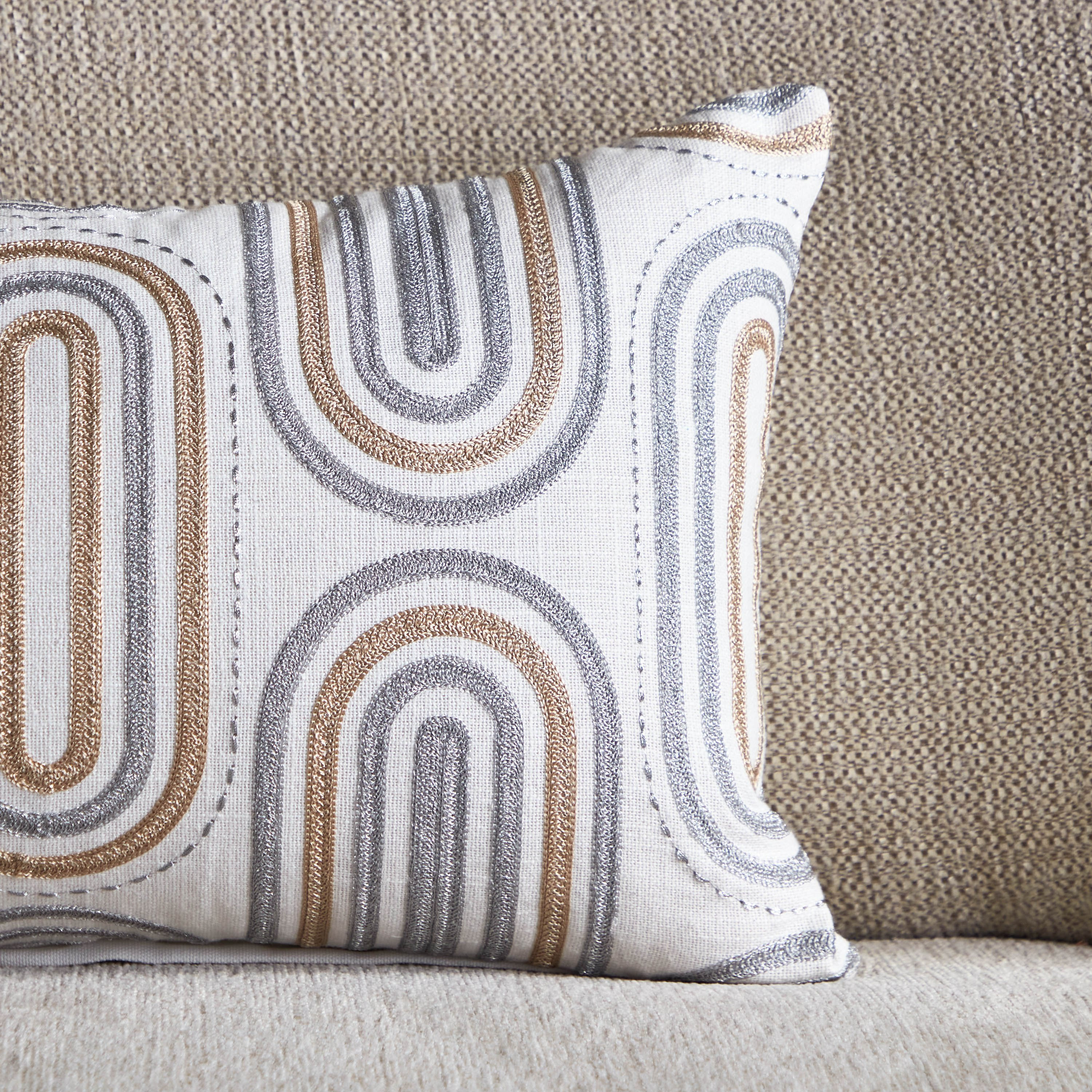 وسادة محشوة مطرزة من بترا أوبن فيو - 30x50 سم-hbxlivingroom-furnishings-cushionsandcovers-filledcushions-image-2