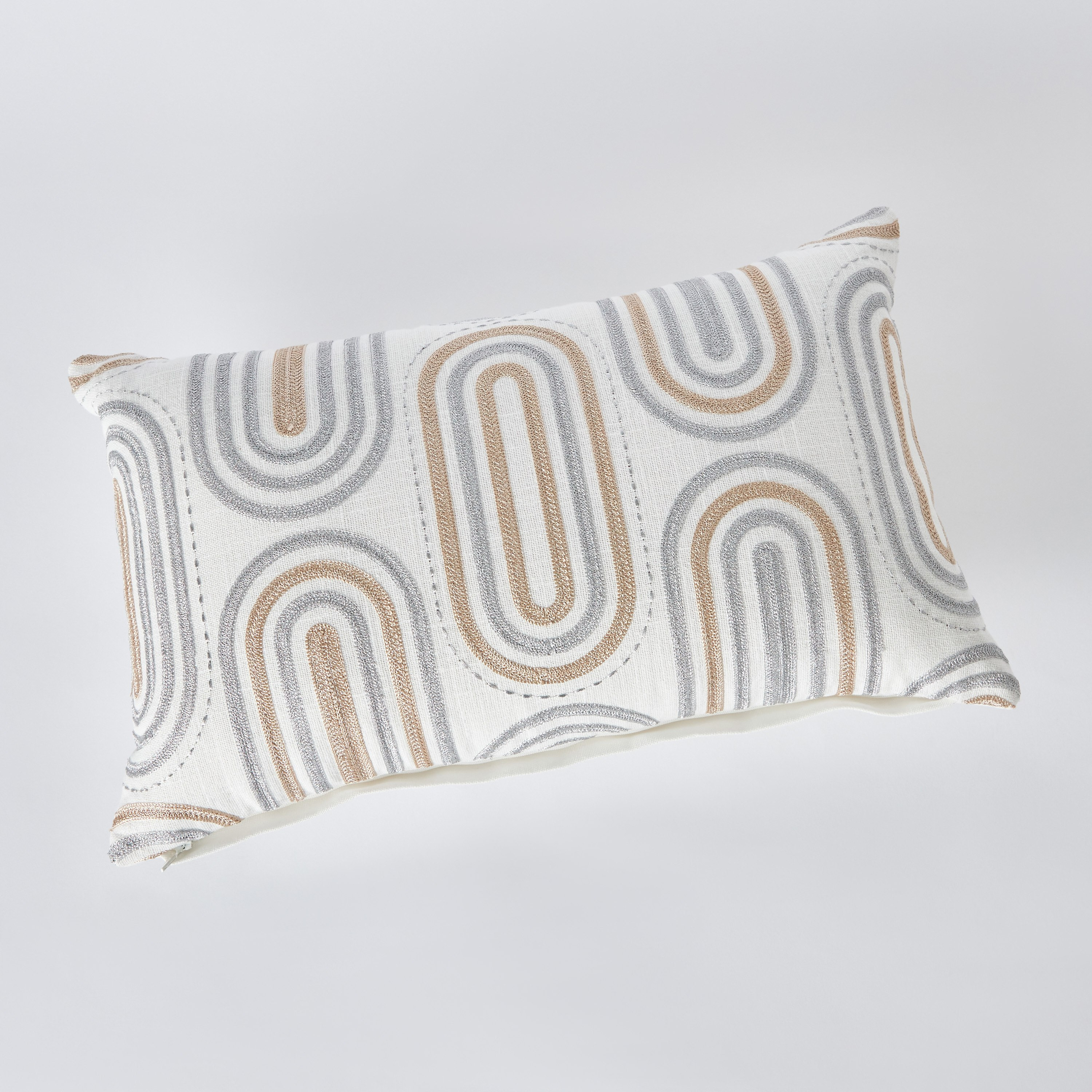 وسادة محشوة مطرزة من بترا أوبن فيو - 30x50 سم-hbxlivingroom-furnishings-cushionsandcovers-filledcushions-image-6