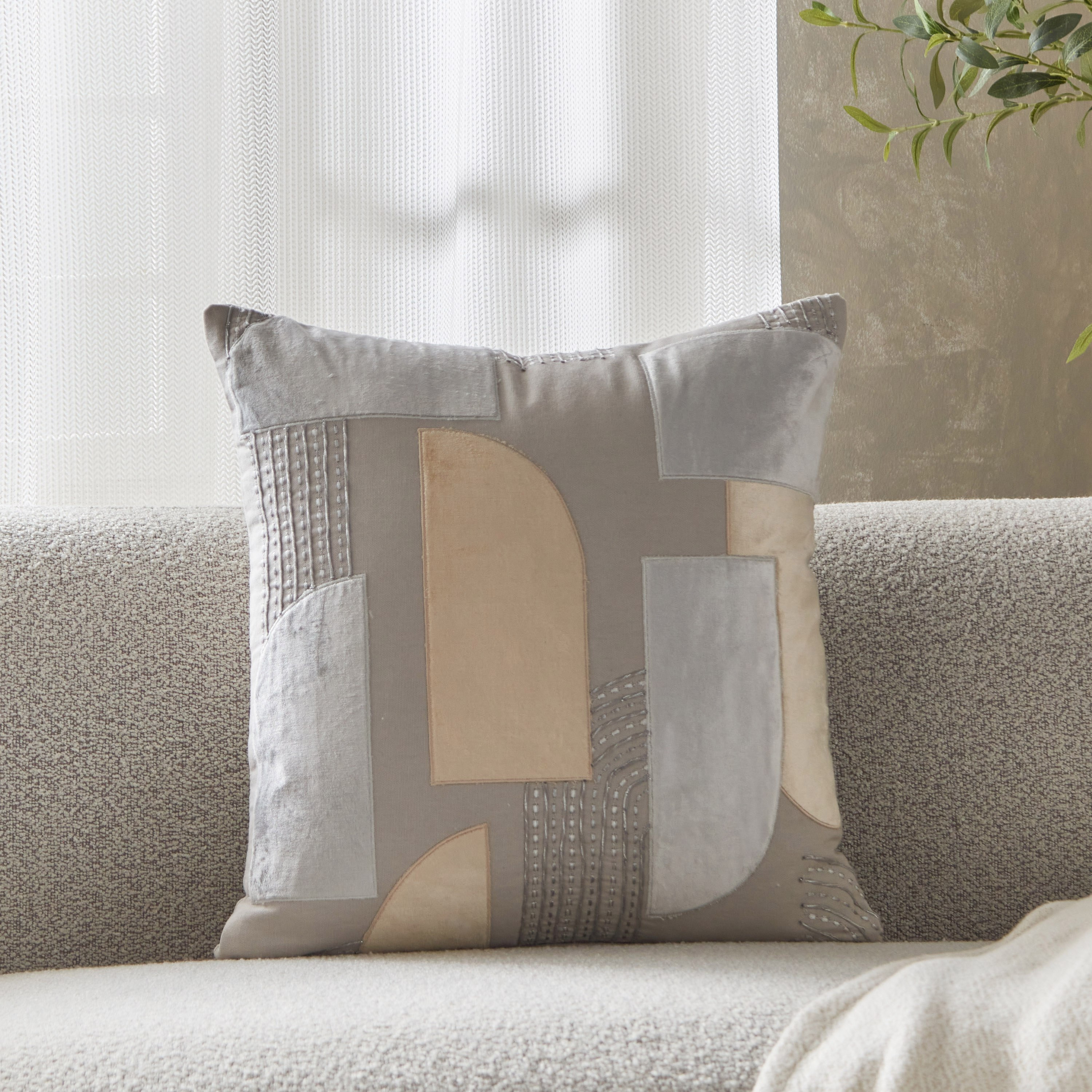 وسادة محشوة مطرزة من أوبن فيو - 45x45 سم-hbxlivingroom-furnishings-cushionsandcovers-filledcushions-image-1