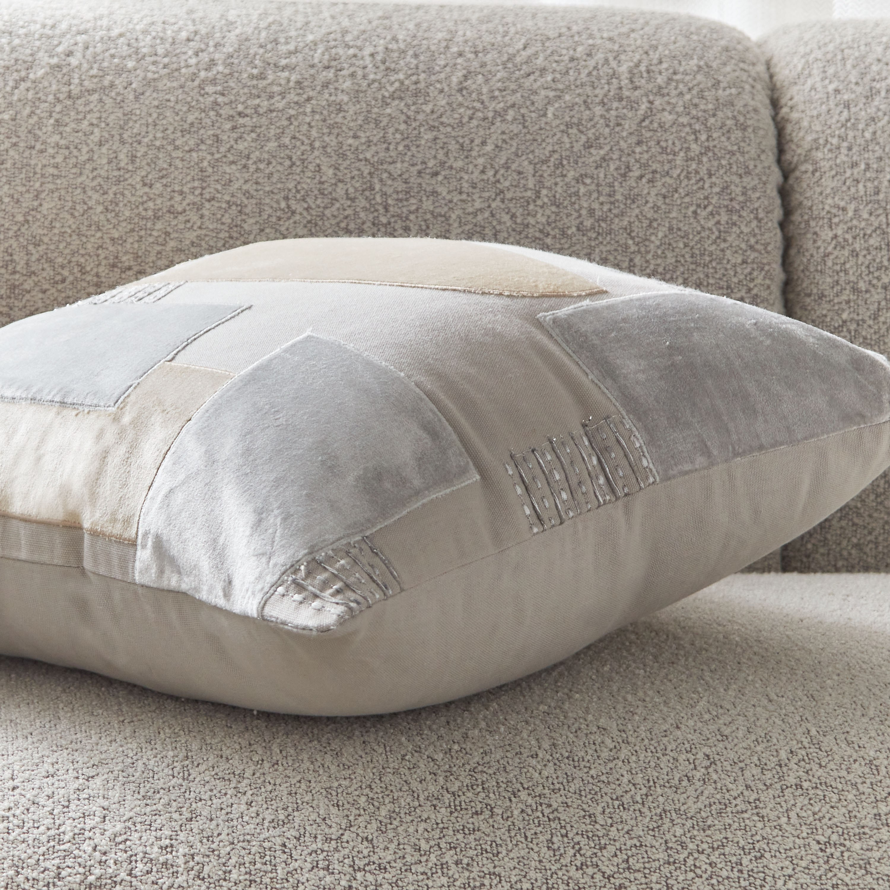 وسادة محشوة مطرزة من أوبن فيو - 45x45 سم-hbxlivingroom-furnishings-cushionsandcovers-filledcushions-image-3