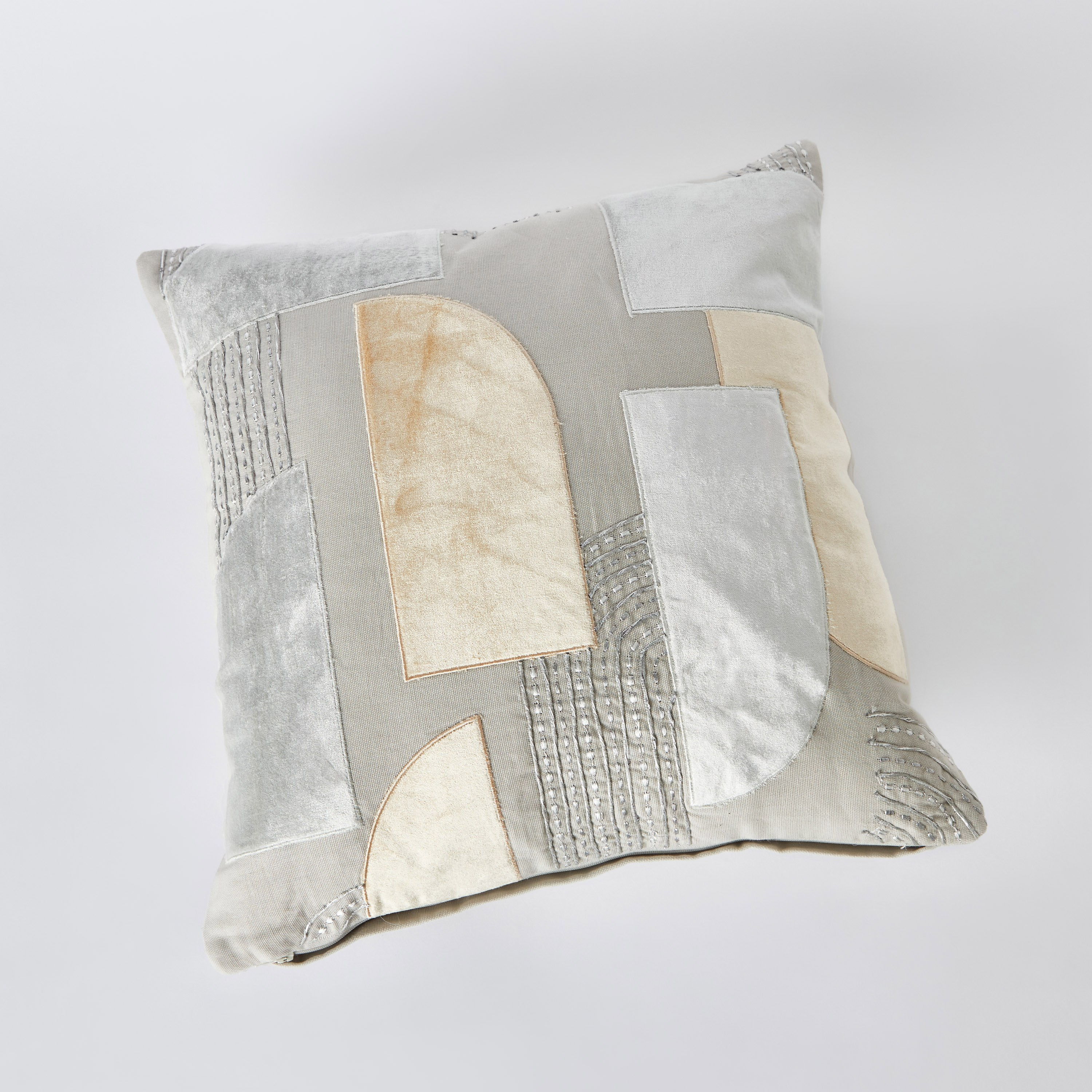 وسادة محشوة مطرزة من أوبن فيو - 45x45 سم-hbxlivingroom-furnishings-cushionsandcovers-filledcushions-image-6