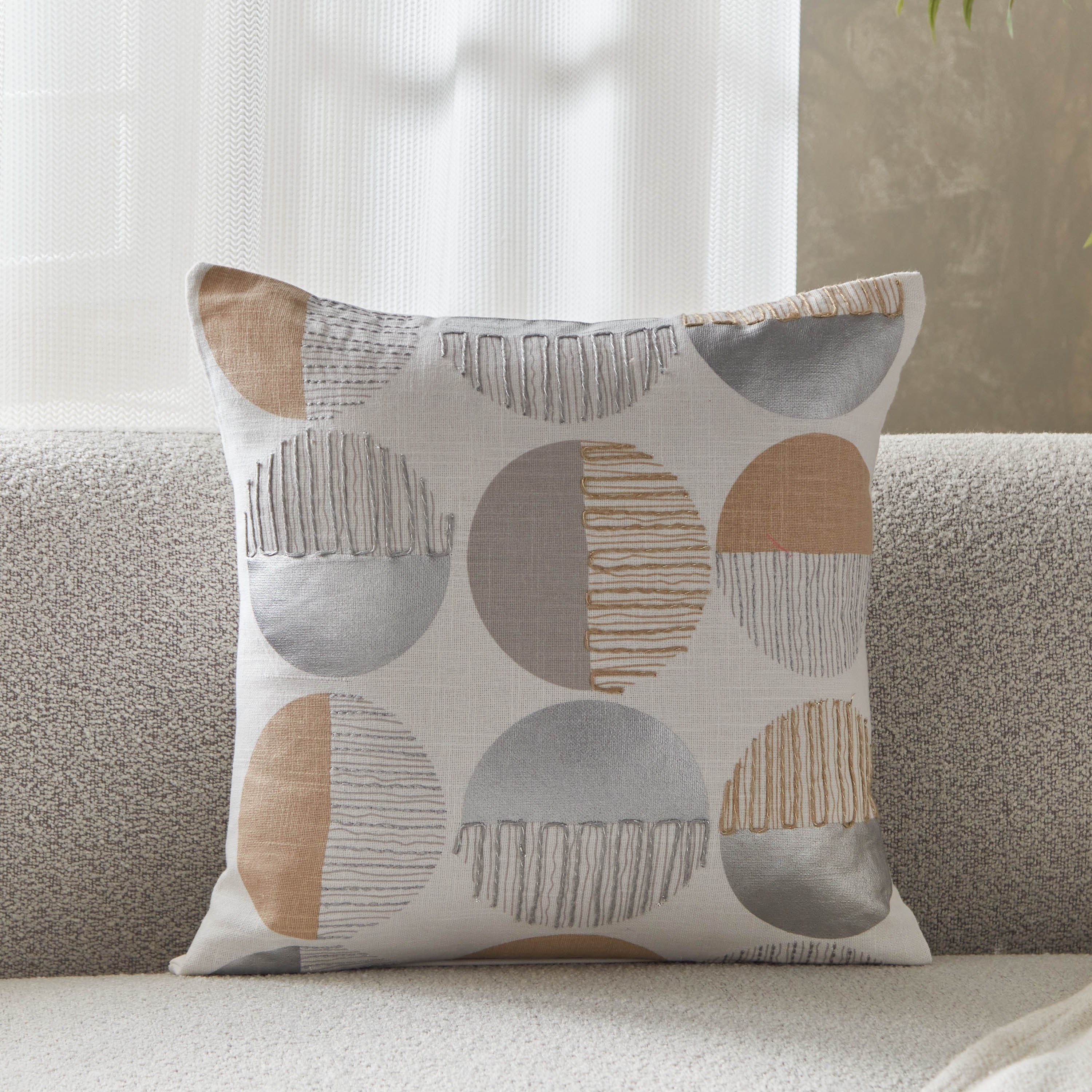 وسادة محشوة مطرزة من أوبن فيو - 45x45 سم-hbxlivingroom-furnishings-cushionsandcovers-filledcushions-image-1