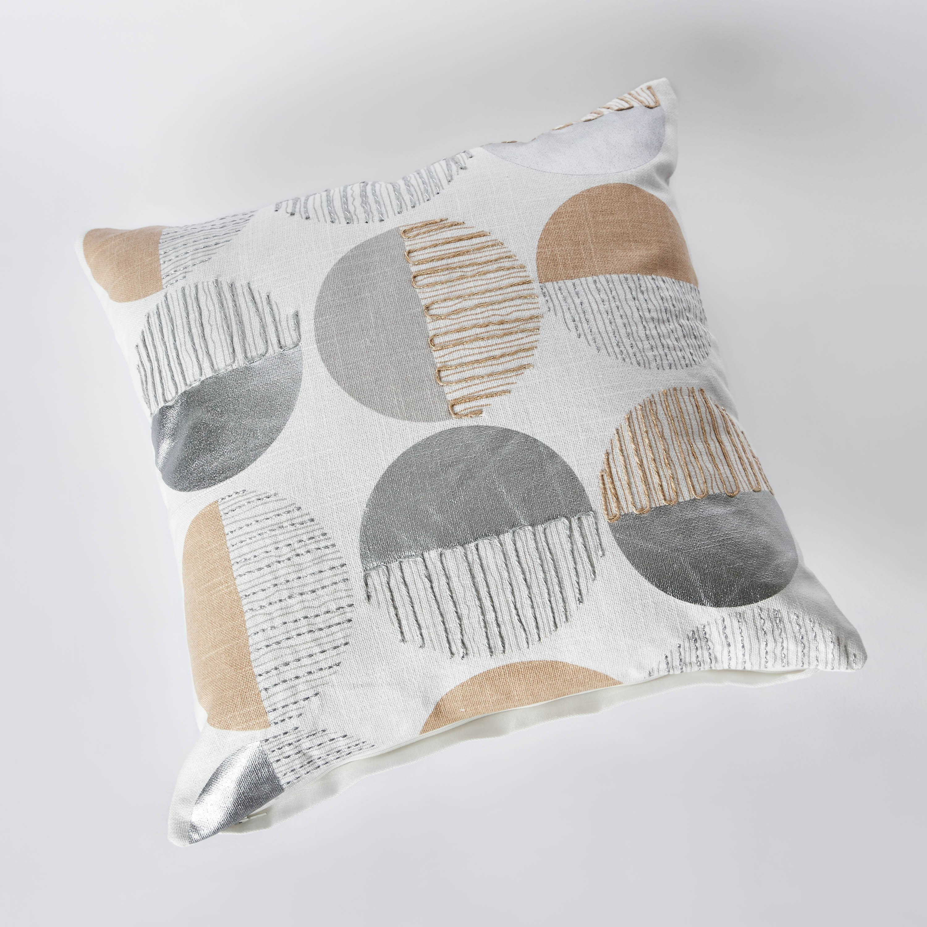 وسادة محشوة مطرزة من أوبن فيو - 45x45 سم-hbxlivingroom-furnishings-cushionsandcovers-filledcushions-image-6