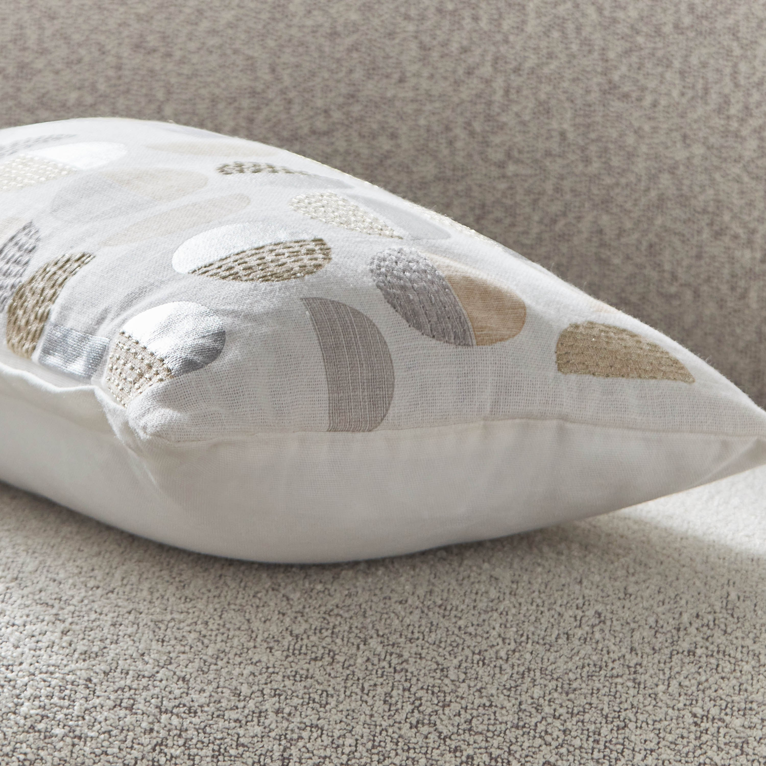 وسادة محشوة مطرزة من أوبن فيو - 30x50 سم-hbxlivingroom-furnishings-cushionsandcovers-filledcushions-image-3