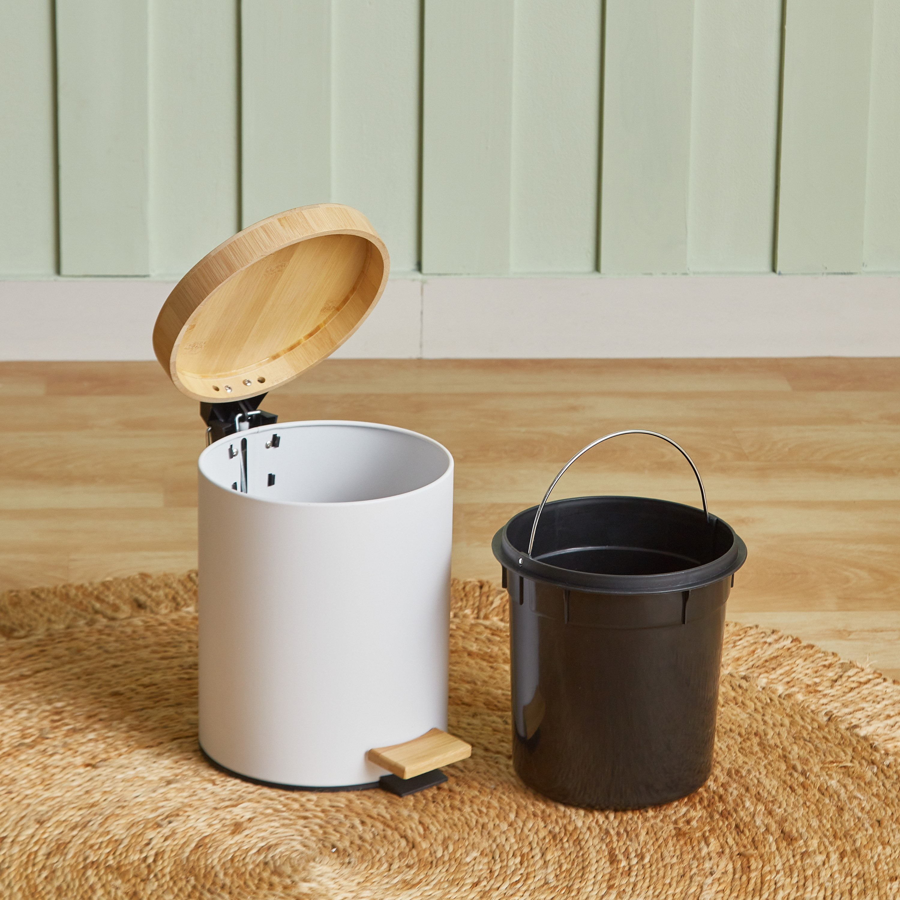 سلة مهملات بدواسة مع غطاء مرن من الخيزران من أوركيد - 5 لتر-hbxhomeware-hbxbathroom-image-2