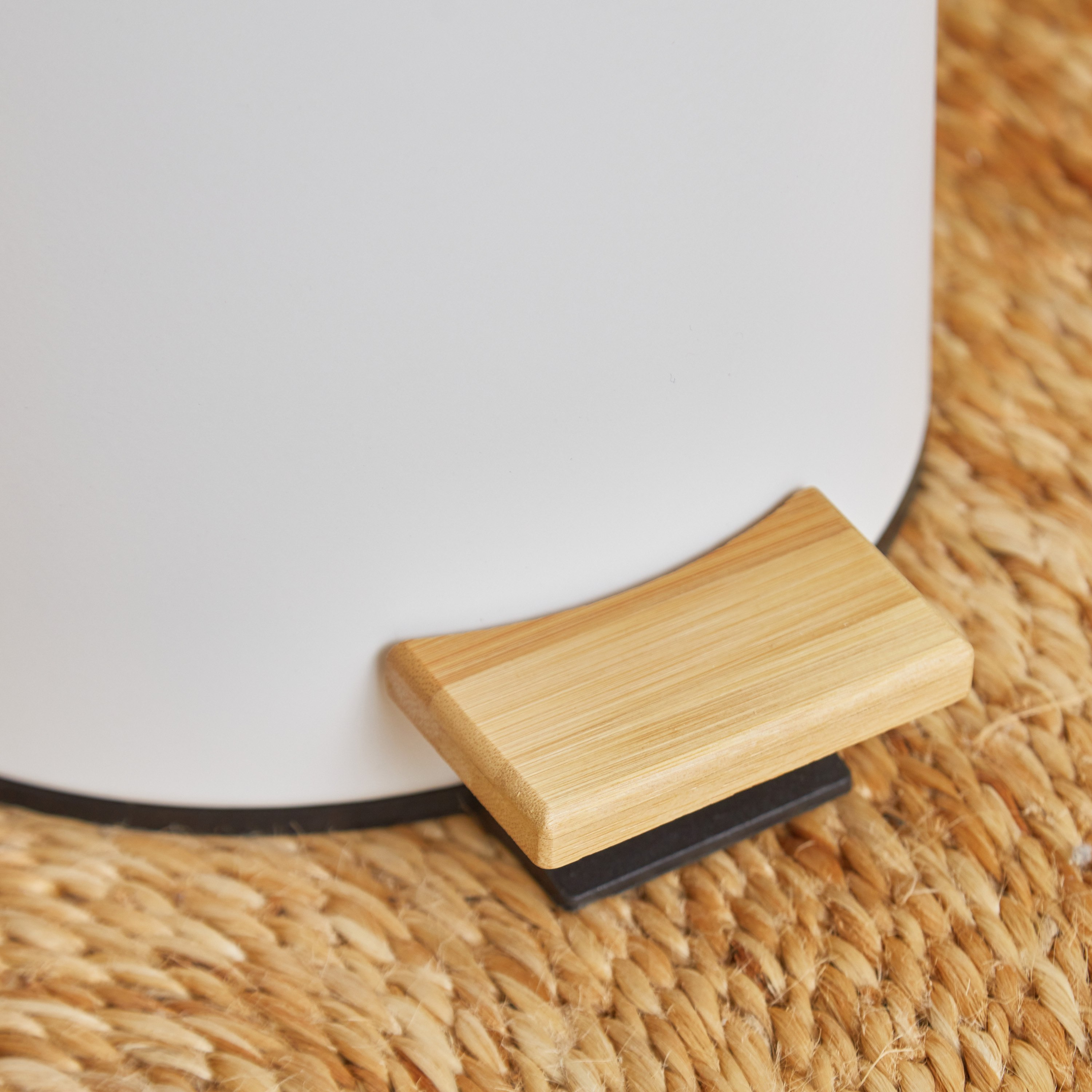 سلة مهملات بدواسة مع غطاء مرن من الخيزران من أوركيد - 5 لتر-hbxhomeware-hbxbathroom-image-4