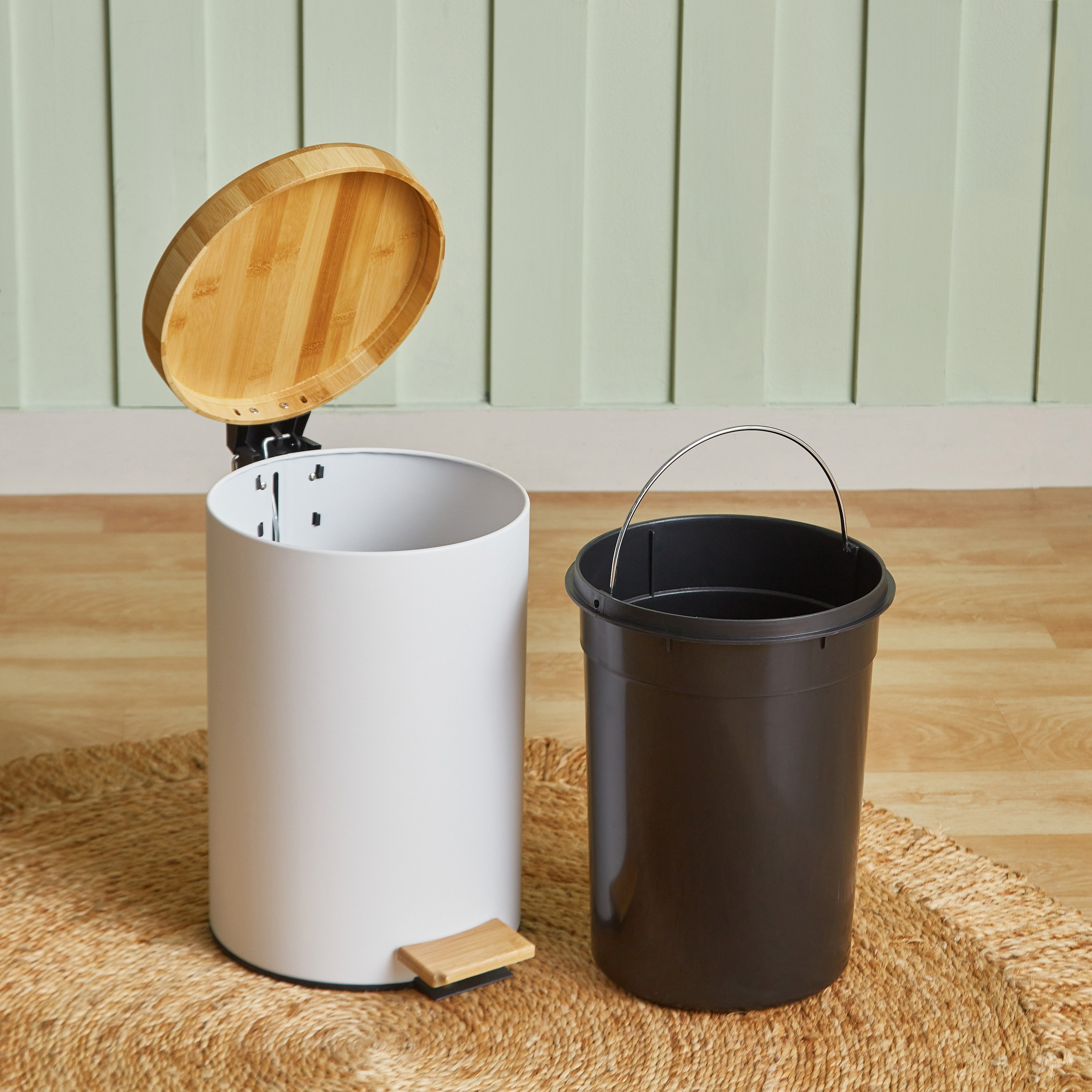 سلة مهملات بدواسة مع غطاء مرن من الخيزران من أوركيد - 12 لتر-hbxhomeware-hbxbathroom-image-2
