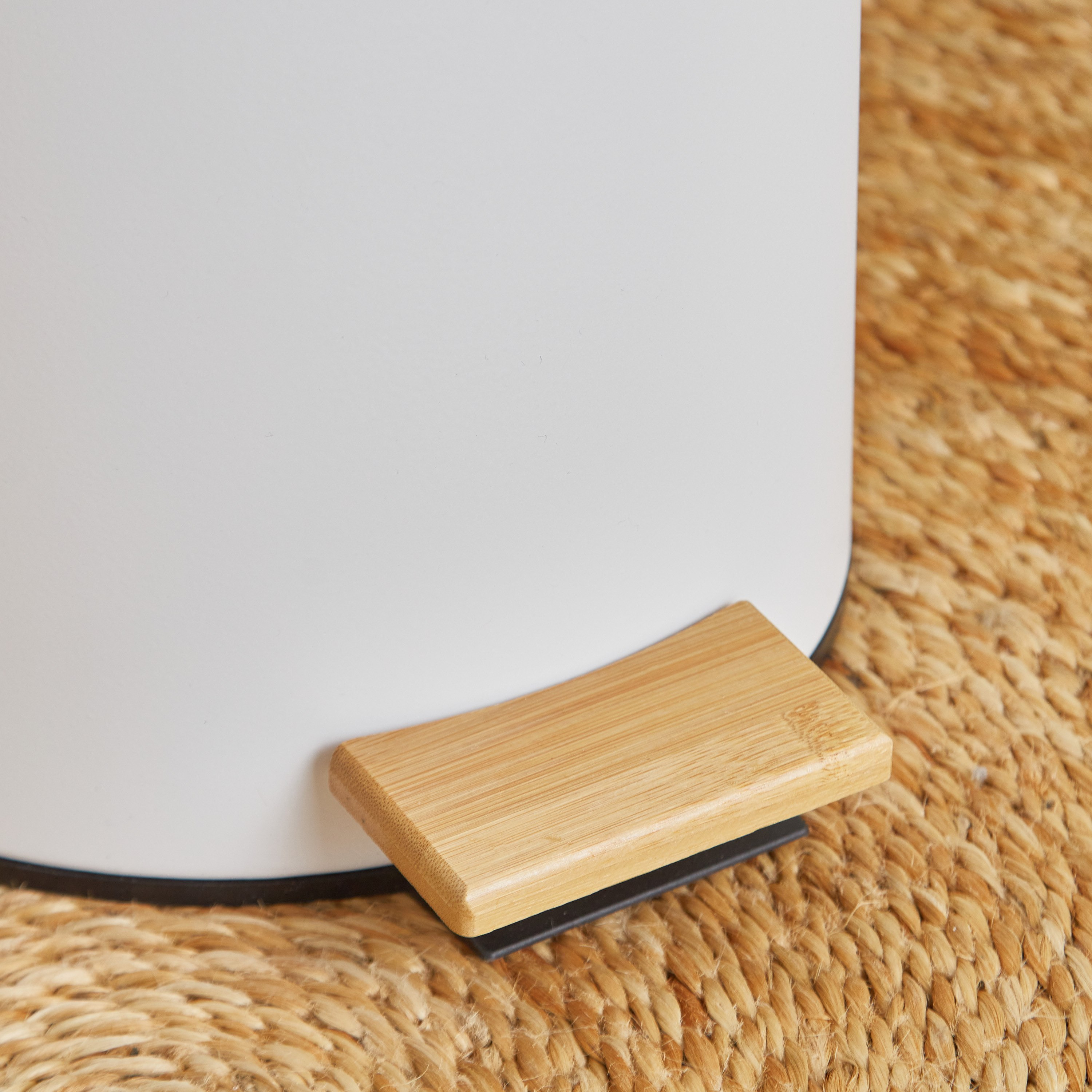 سلة مهملات بدواسة مع غطاء مرن من الخيزران من أوركيد - 12 لتر-hbxhomeware-hbxbathroom-image-4