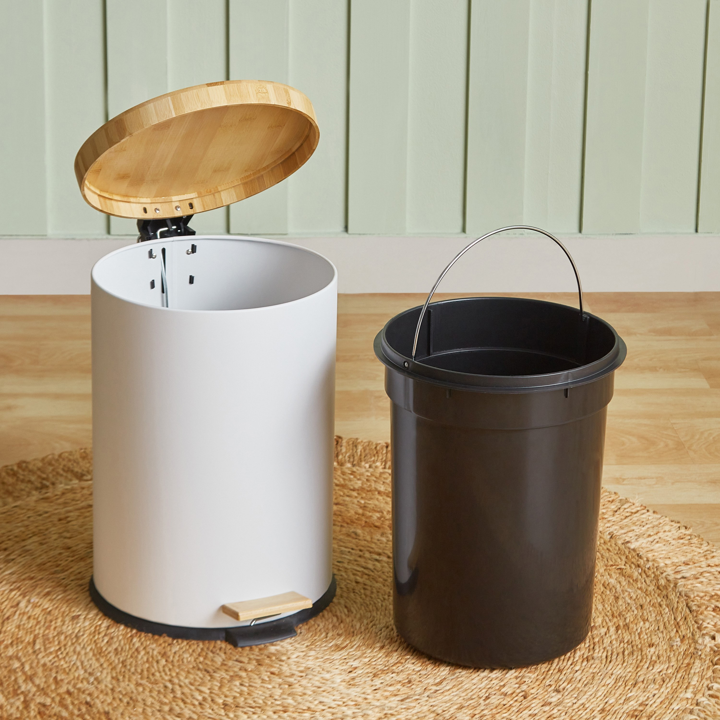 سلة مهملات بدواسة مع غطاء مرن من الخيزران من أوركيد - 20 لتر-hbxhomeware-hbxbathroom-image-2