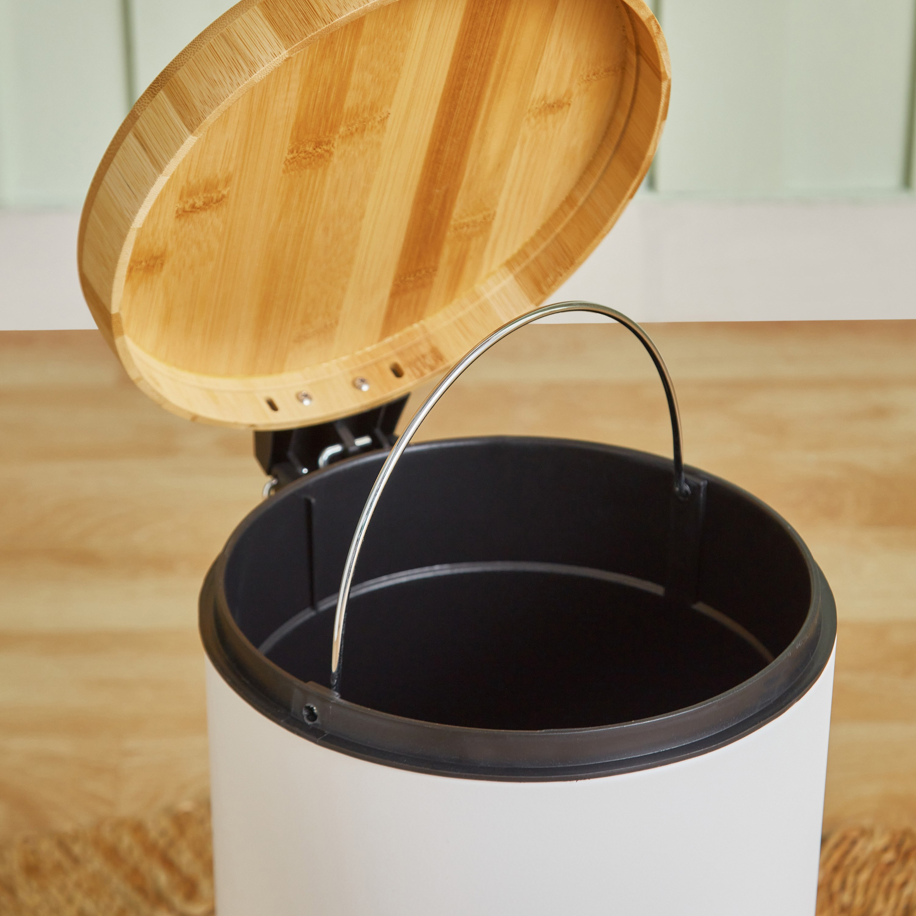 سلة مهملات بدواسة مع غطاء مرن من الخيزران من أوركيد - 20 لتر-hbxhomeware-hbxbathroom-image-3