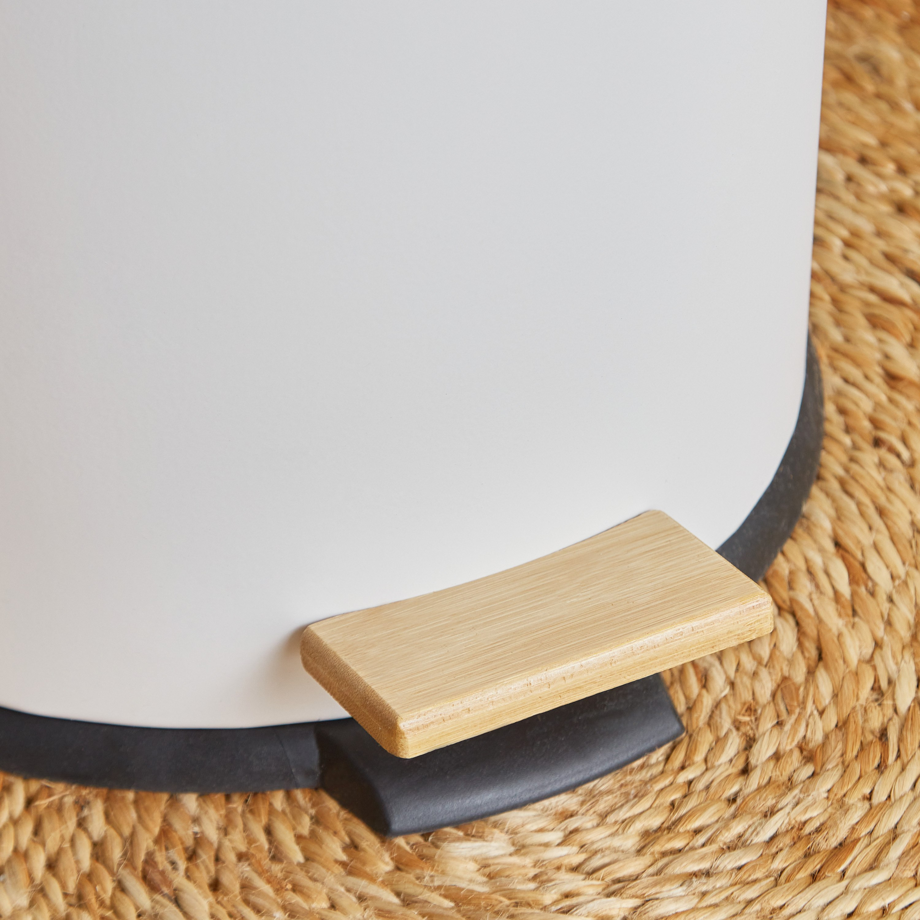 سلة مهملات بدواسة مع غطاء مرن من الخيزران من أوركيد - 20 لتر-hbxhomeware-hbxbathroom-image-4