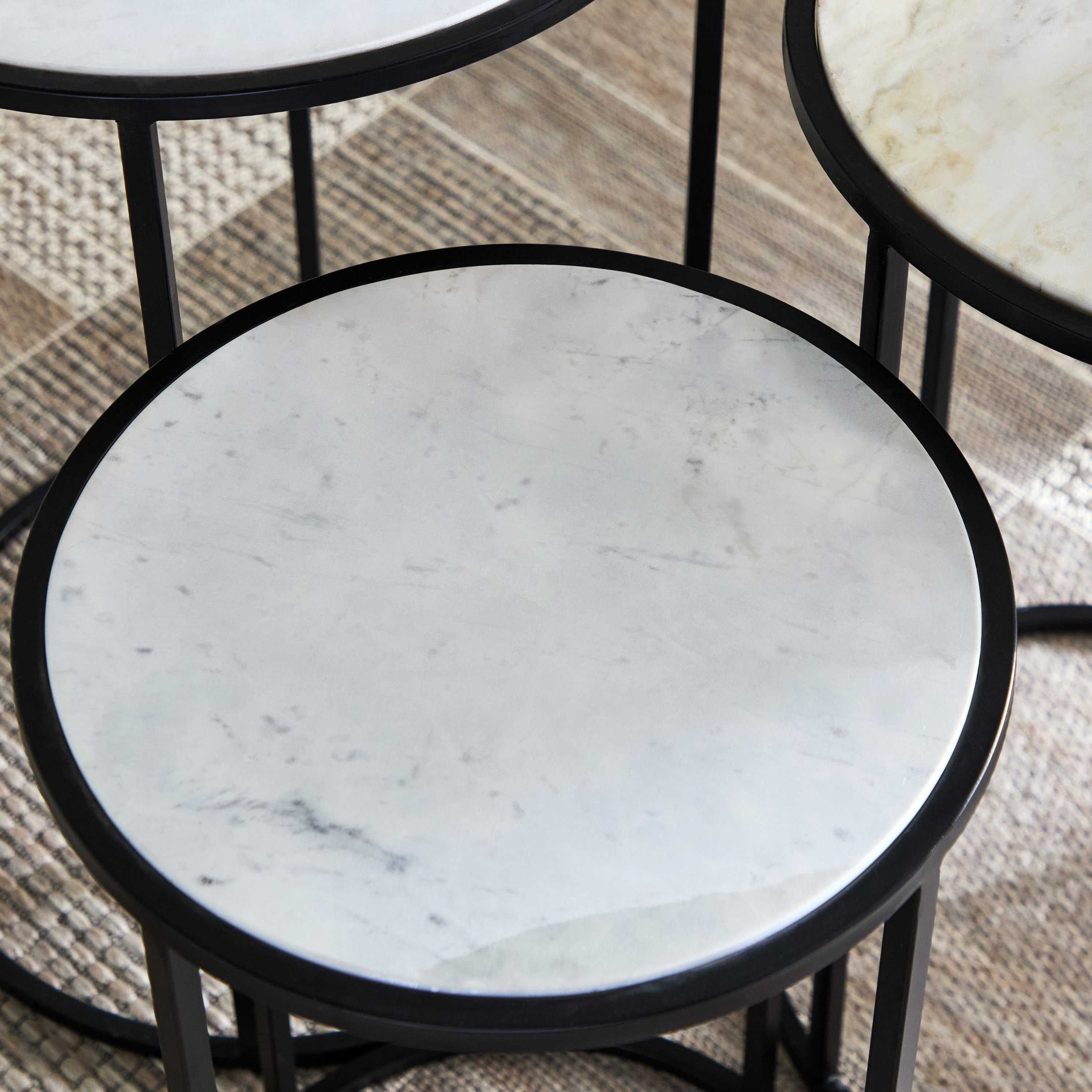طقم طاولات متداخلة مستديرة من 3 قطع بسطح من الرخام الأصلي - ويلو-hbxfurniture-livingroom-nestingtables-image-4
