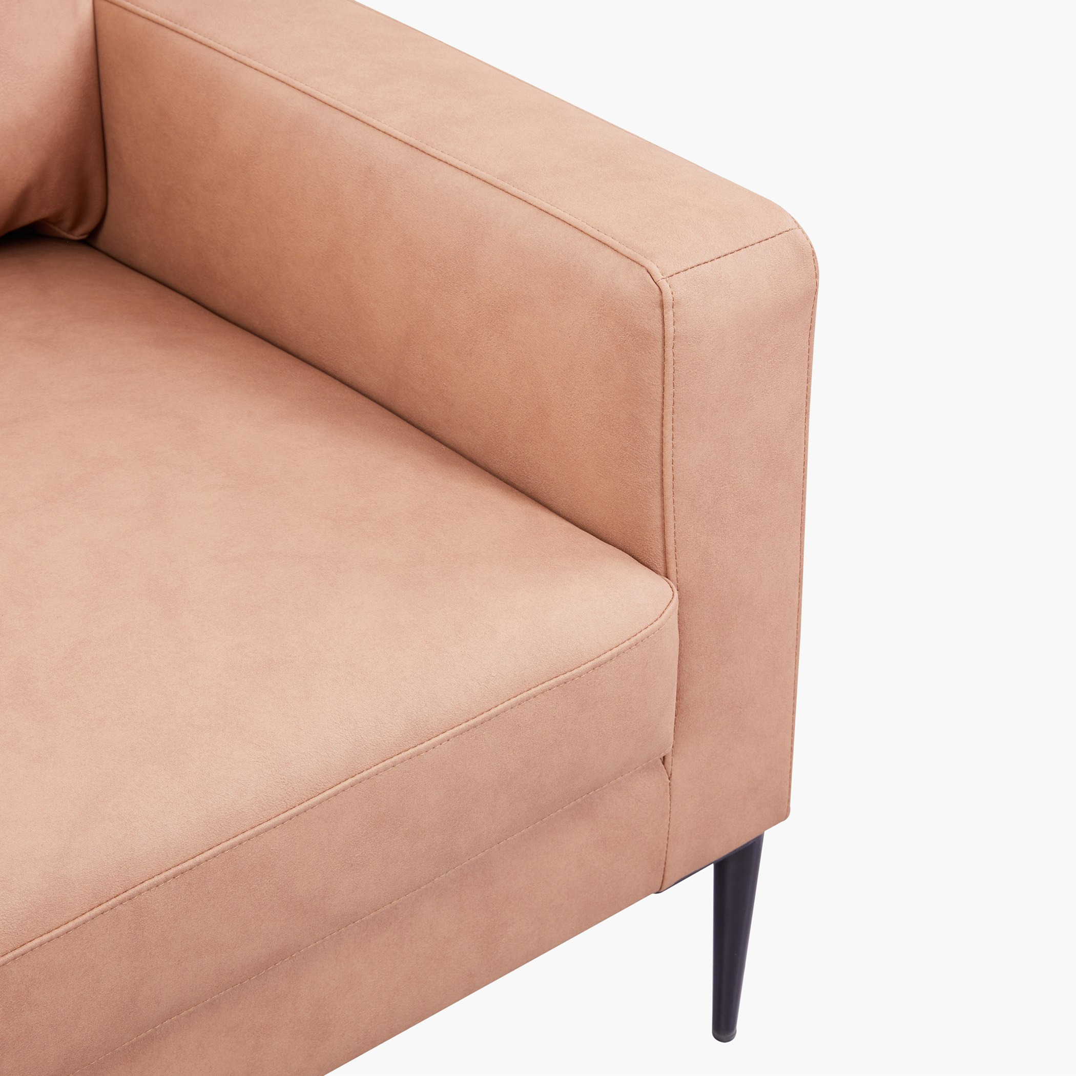 كرسي استرخاء بمساند ذراعين من قماش صديق للحيوانات الأليفة من ستوكهولم-hbxlivingroom-sofasandarmchairs-sofas-image-4