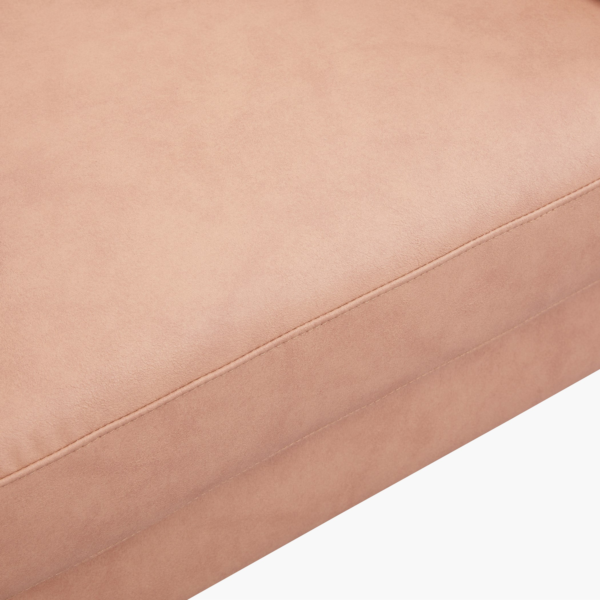 كرسي استرخاء بمساند ذراعين من قماش صديق للحيوانات الأليفة من ستوكهولم-hbxlivingroom-sofasandarmchairs-sofas-image-5