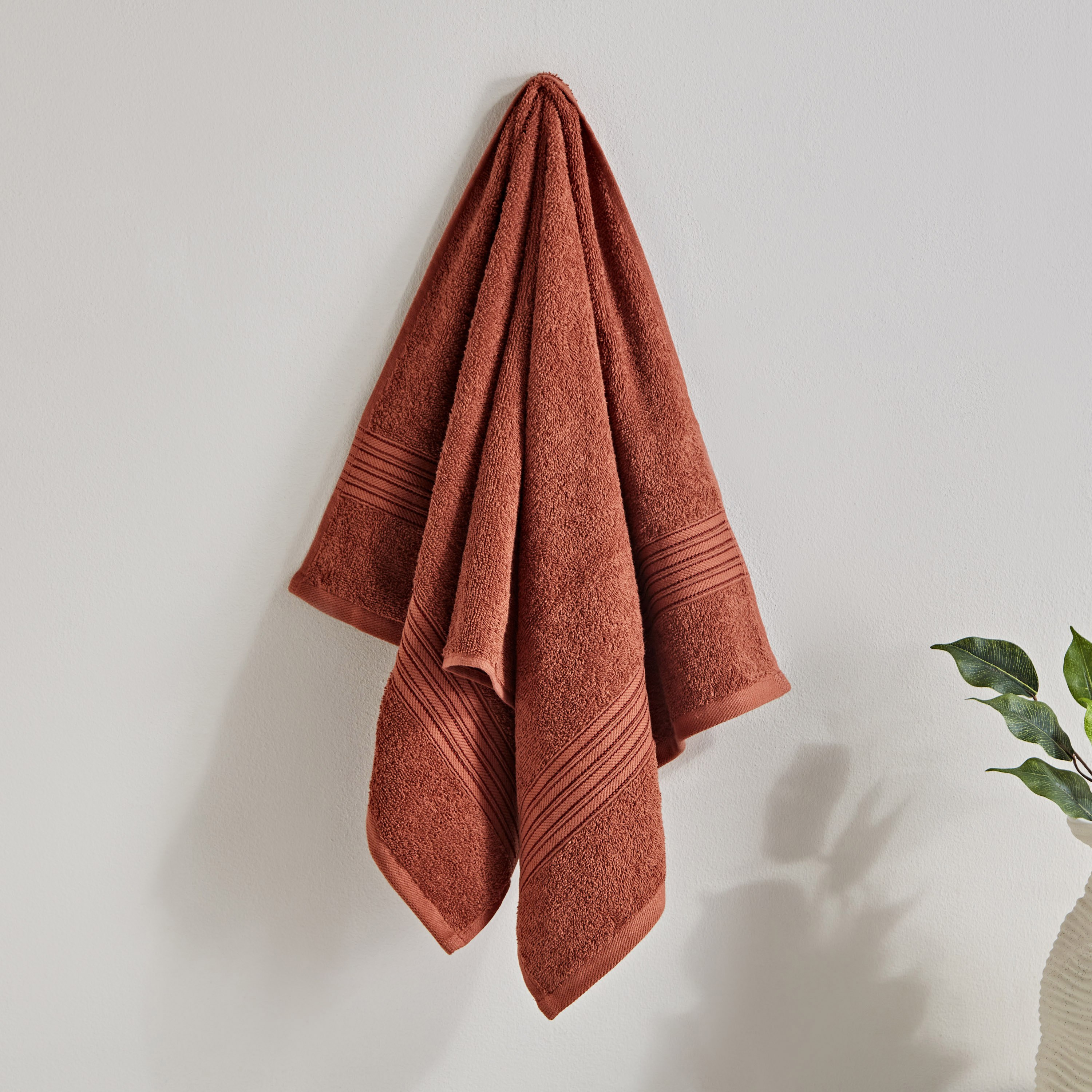 منشفة يد ممشطة من إسنشيال - 50x90 سم-hbxbathroom-bathroomtextiles-image-2