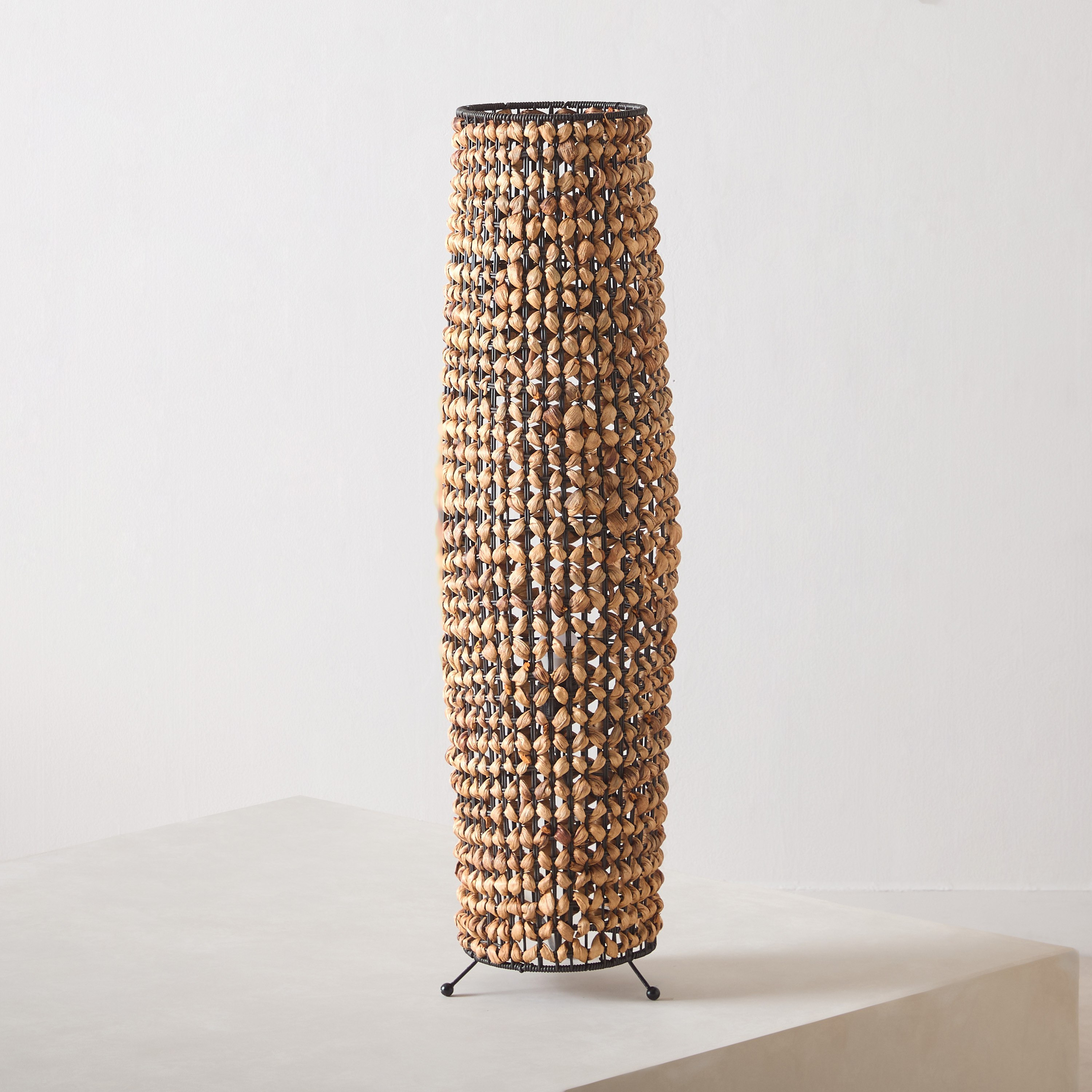 مصباح أرضية مستدير بغطاء واتر هياسينث من ناتشورال - 25x94 سم-hbxhomeware-hbxlivingroom-image-1
