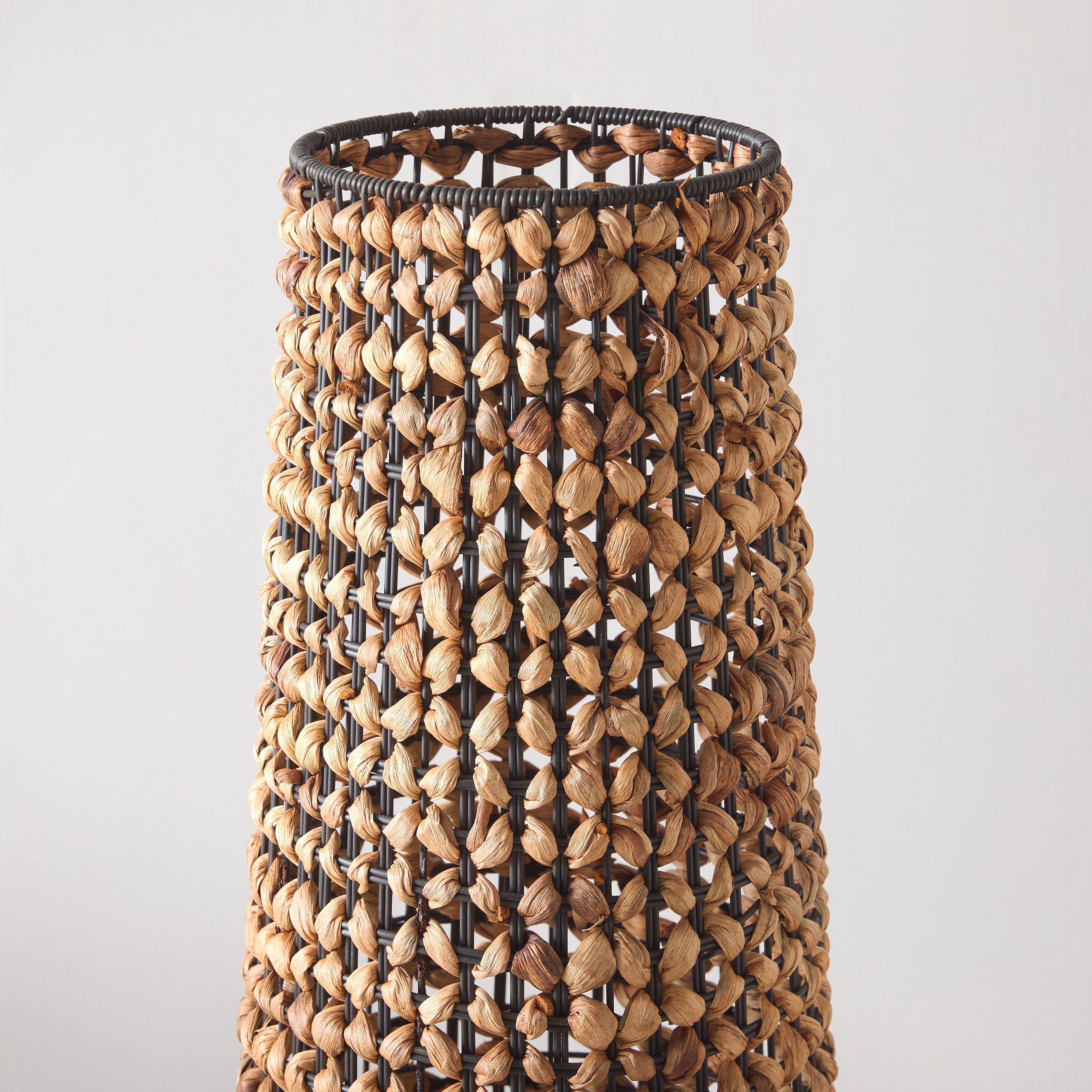 مصباح أرضية مستدير بغطاء واتر هياسينث من ناتشورال - 25x94 سم-hbxhomeware-hbxlivingroom-image-3