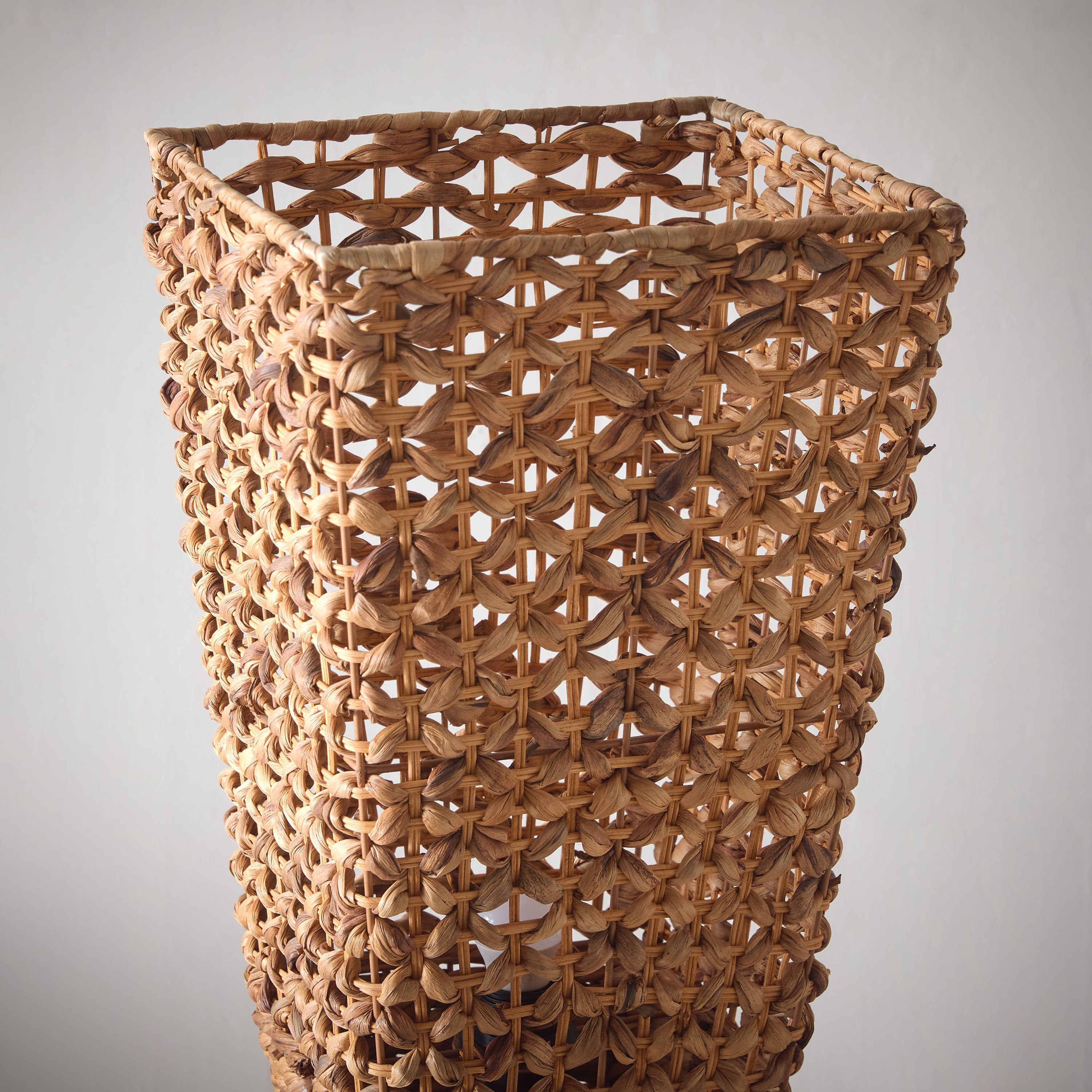 مصباح أرضية روطان وأعشاب بحرية مع كابل ولمبة E27 من ناتشورال- 29x130 سم-hbxhomeware-hbxlivingroom-image-3