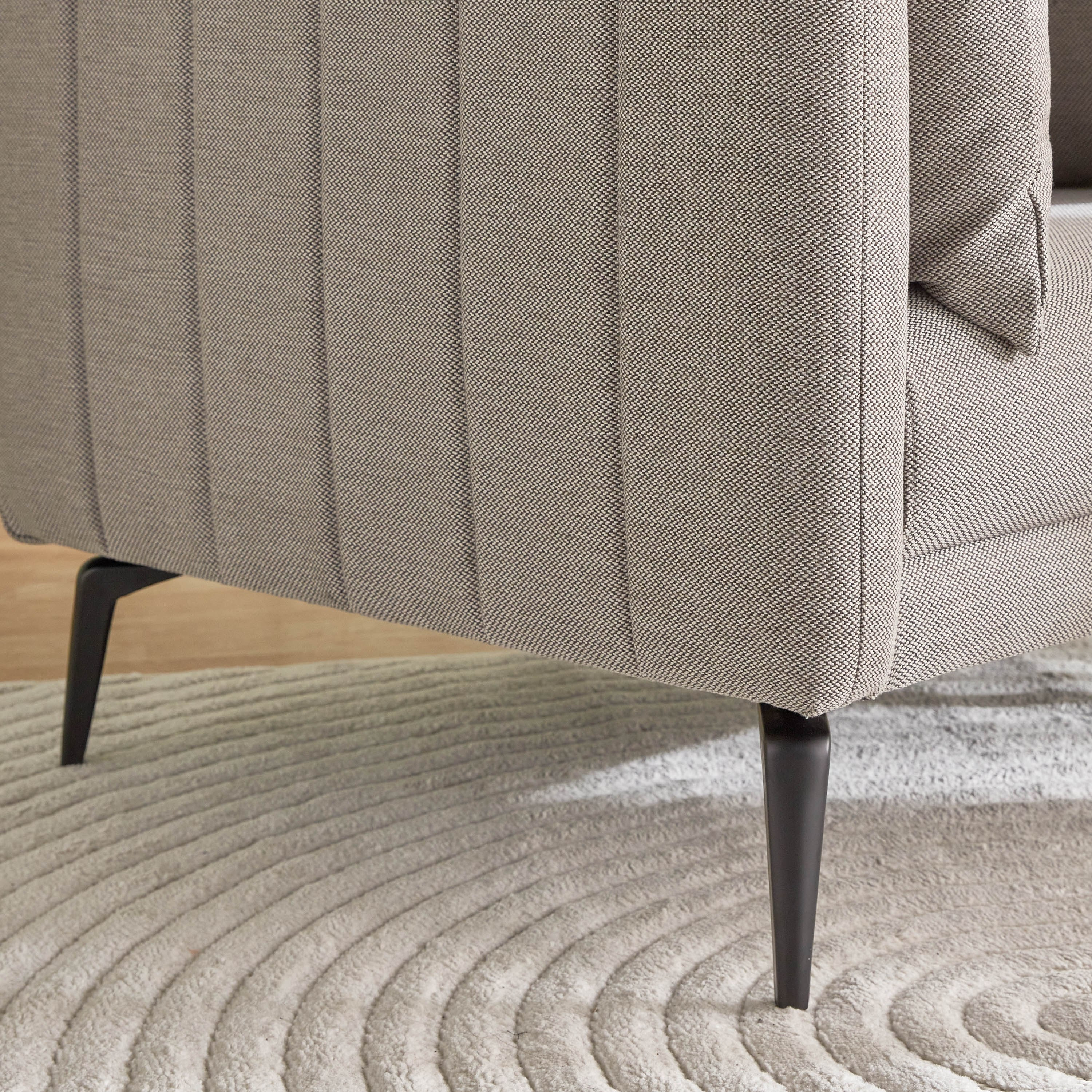مقعد قماش بمساند ذراعين مع وسادتين من هاربر-hbxlivingroom-sofasandarmchairs-sofas-image-6