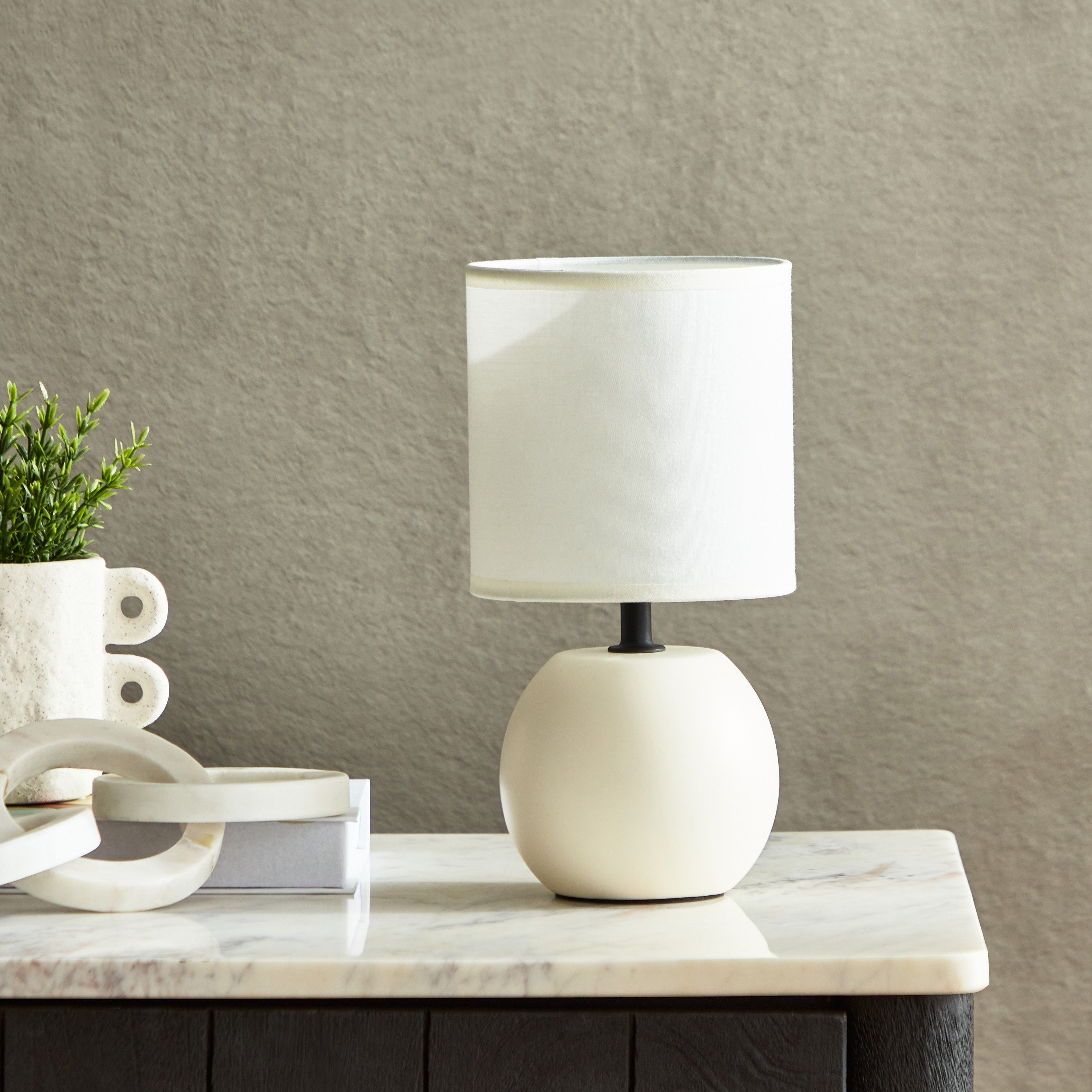 مصباح طاولة سيراميك من كاسبيان - 13x13x25 سم-hbxlivingroom-lighting-tablelamps-image-1