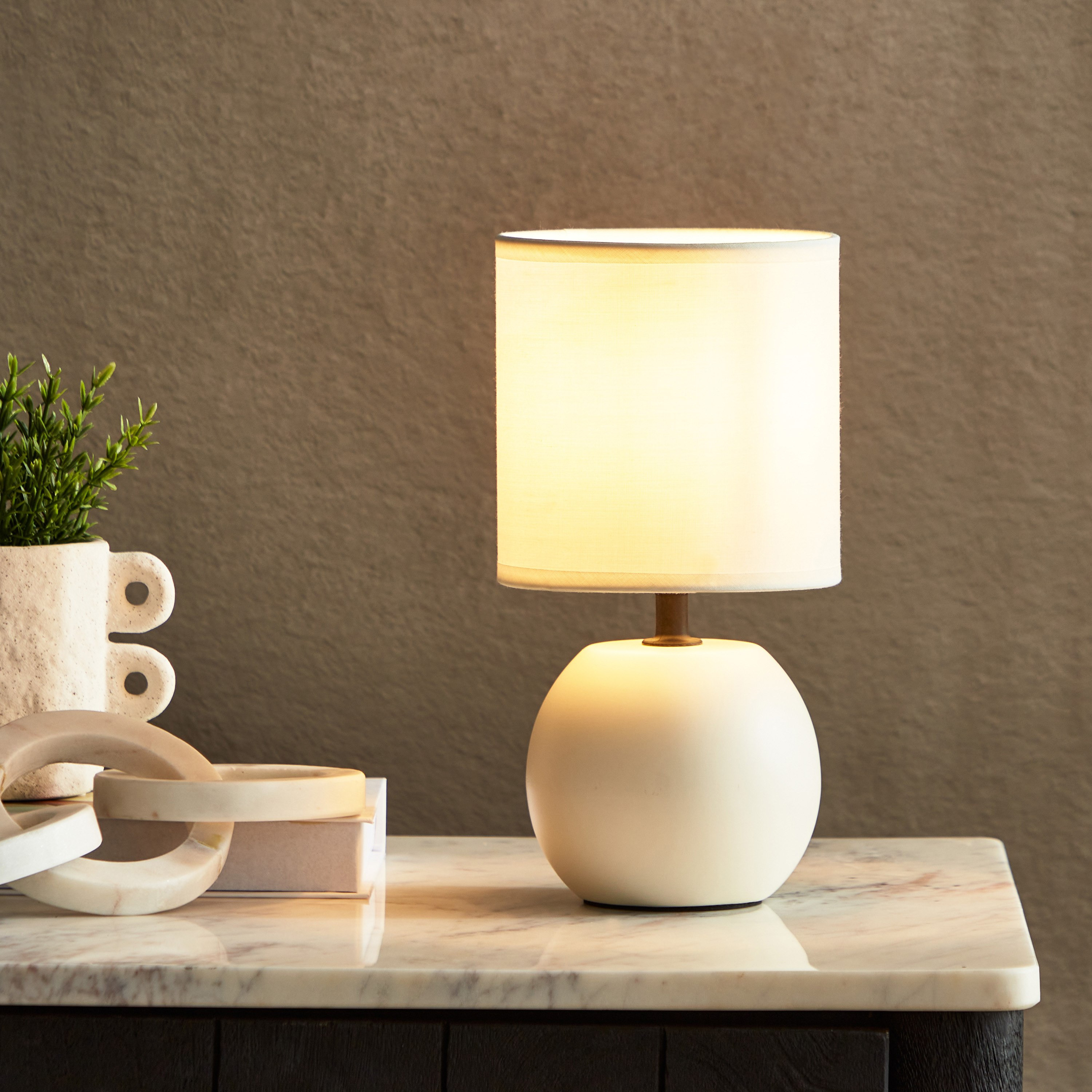مصباح طاولة سيراميك من كاسبيان - 13x13x25 سم-hbxlivingroom-lighting-tablelamps-image-2