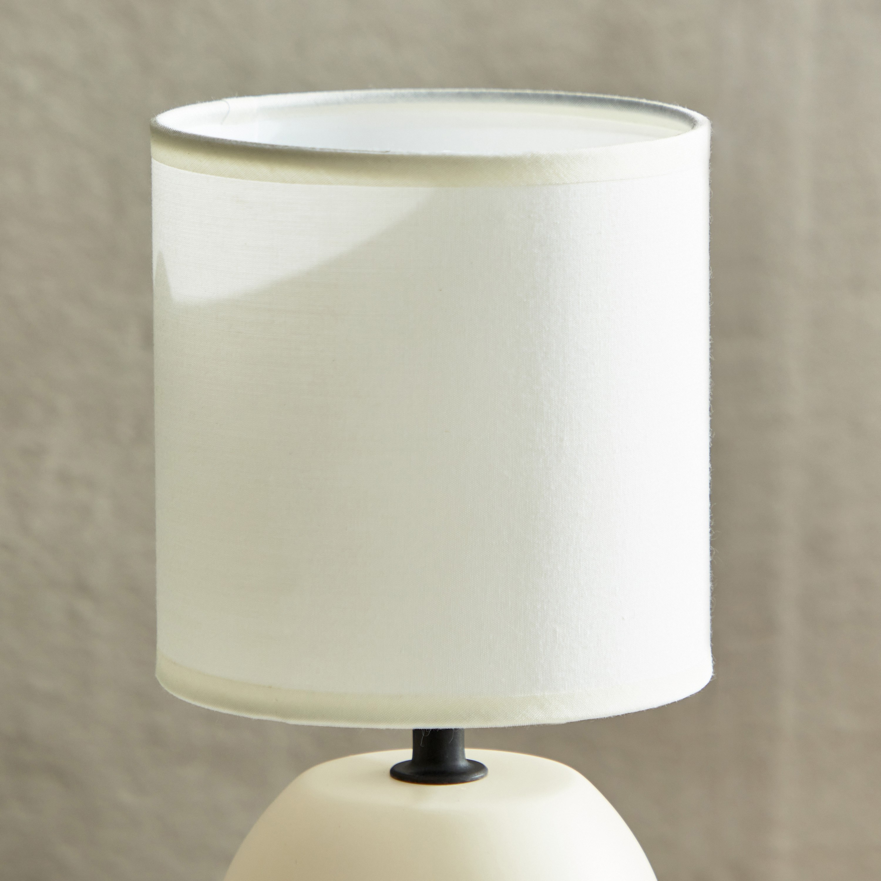 مصباح طاولة سيراميك من كاسبيان - 13x13x25 سم-hbxlivingroom-lighting-tablelamps-image-3