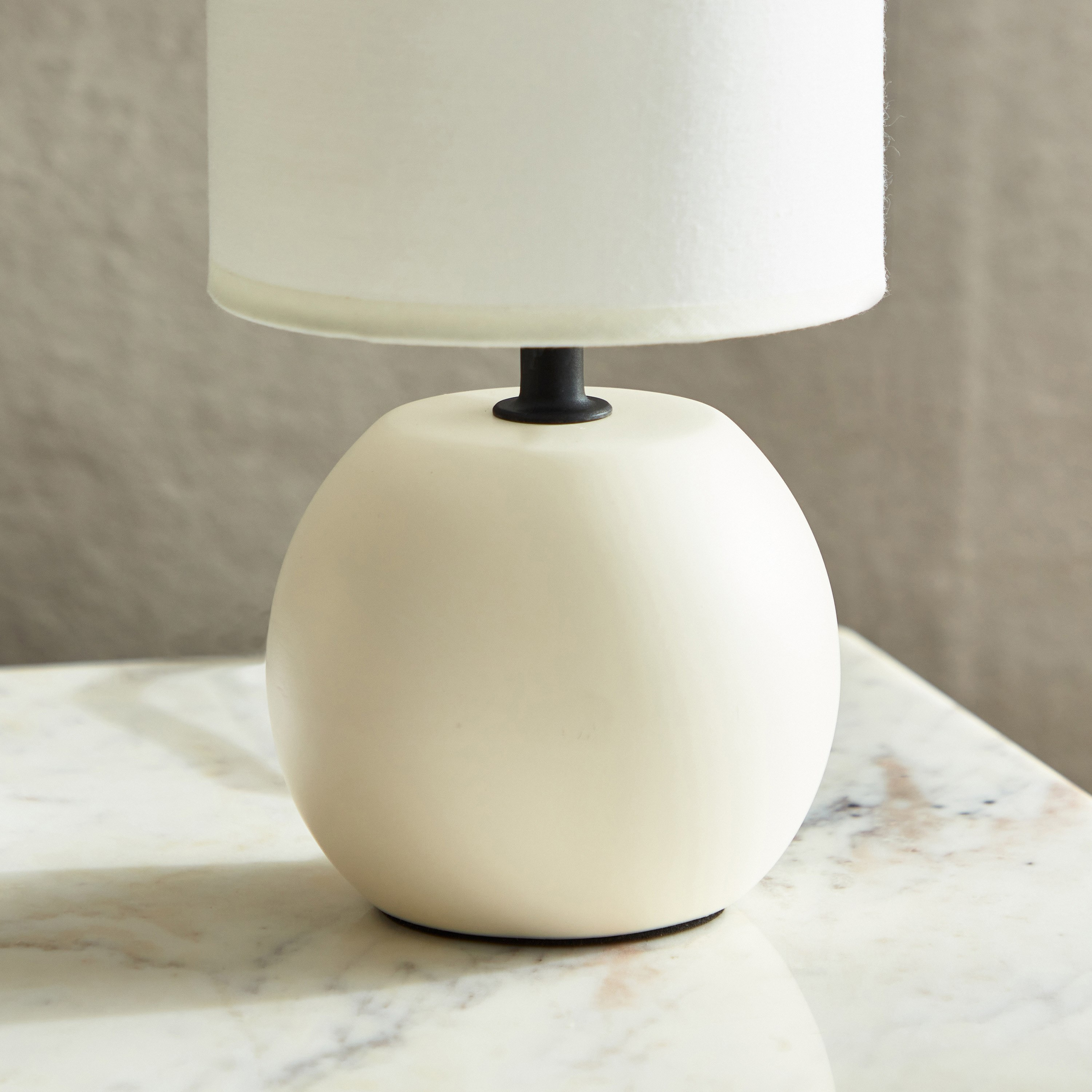 مصباح طاولة سيراميك من كاسبيان - 13x13x25 سم-hbxlivingroom-lighting-tablelamps-image-4