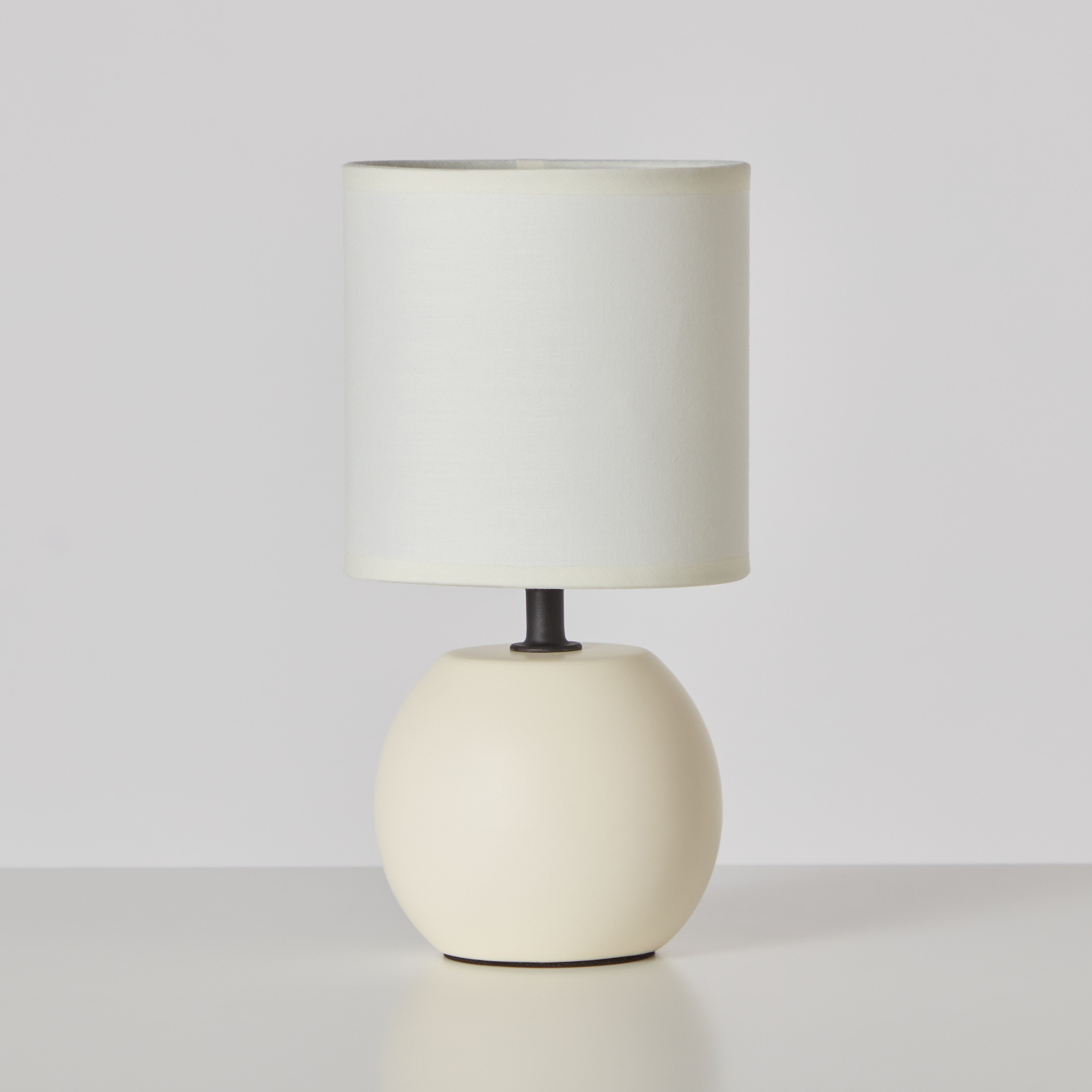 مصباح طاولة سيراميك من كاسبيان - 13x13x25 سم-hbxlivingroom-lighting-tablelamps-image-6