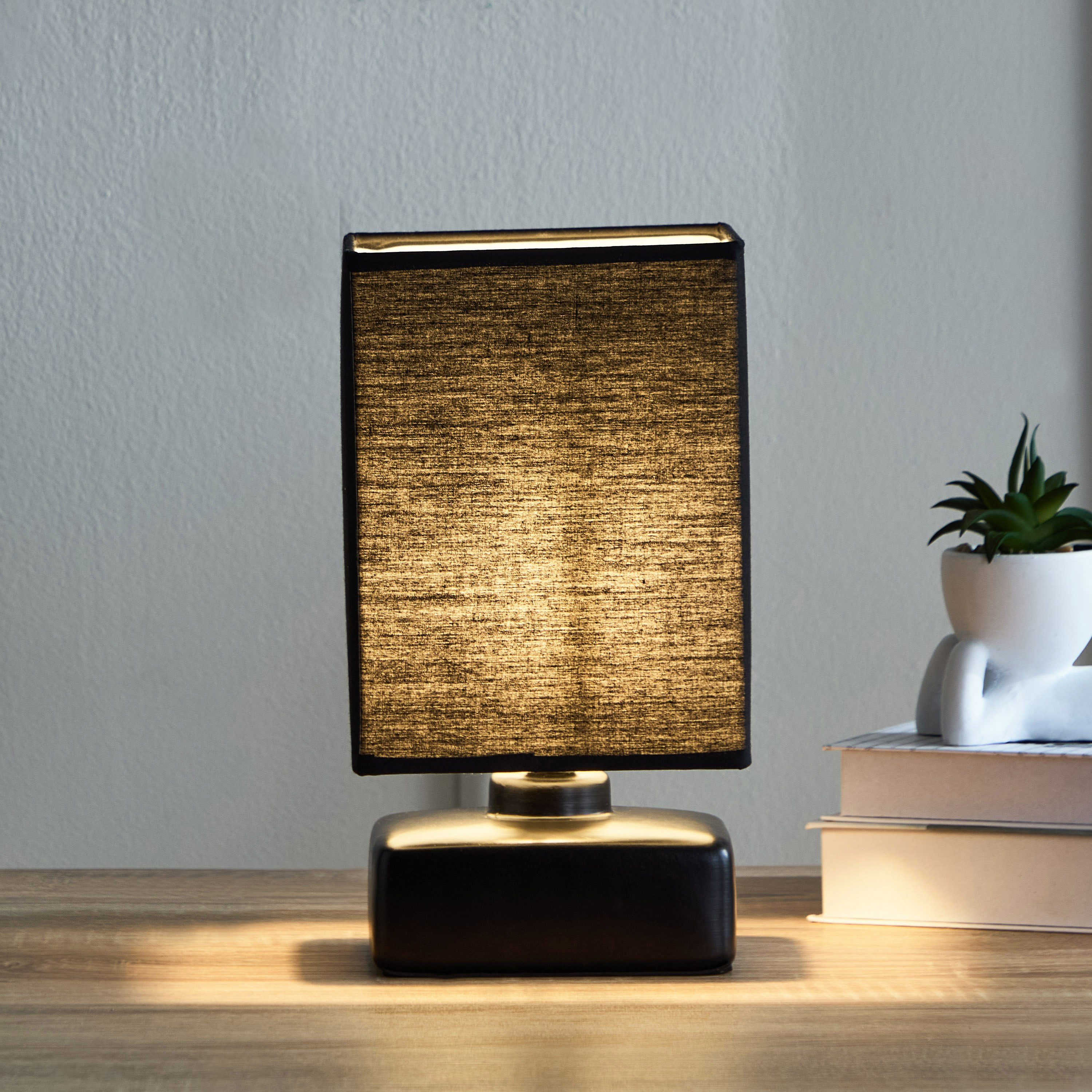 مصباح طاولة سيراميك من كاسبيان - 15x12x28 سم-hbxlivingroom-lighting-tablelamps-image-2