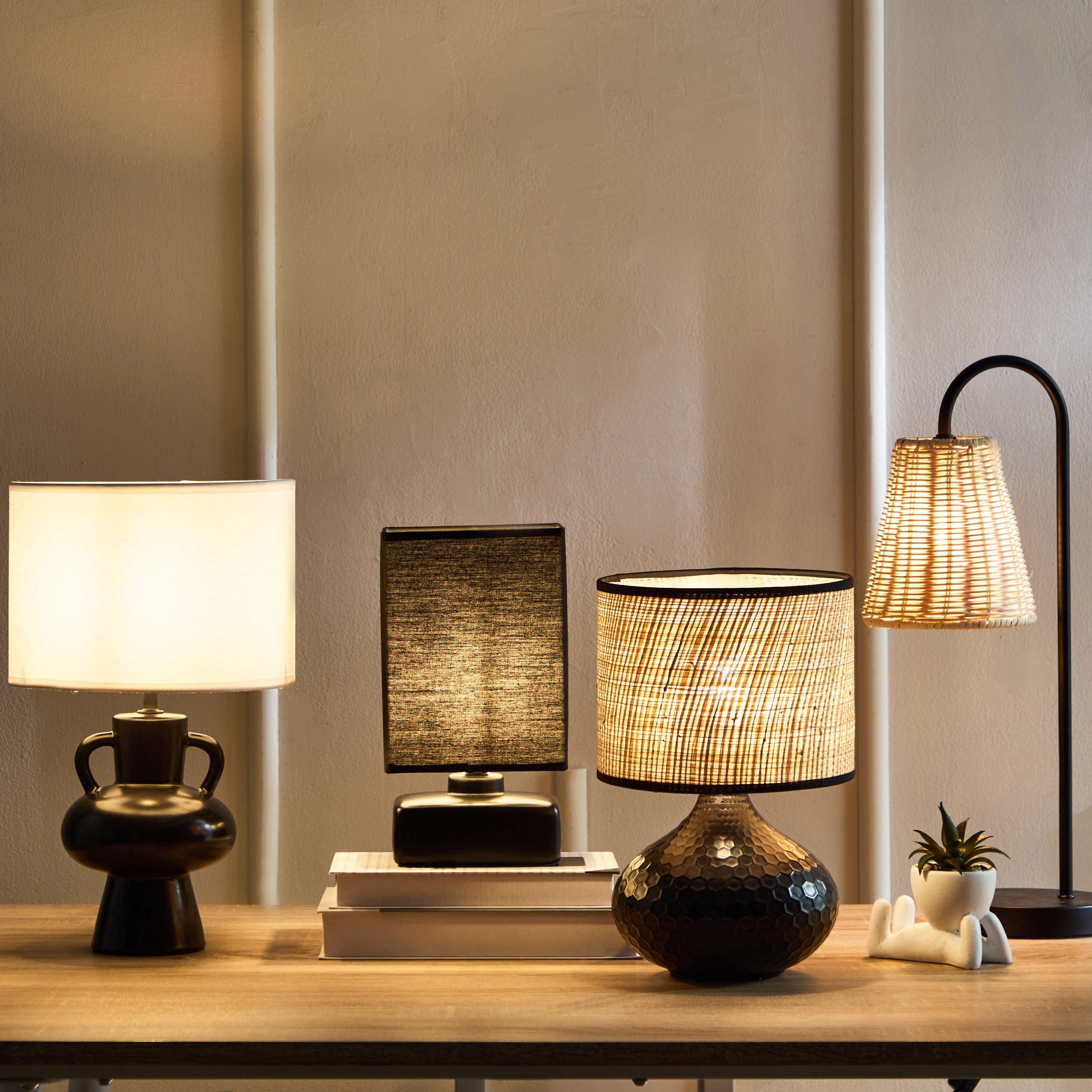 مصباح طاولة سيراميك من كاسبيان - 15x12x28 سم-hbxlivingroom-lighting-tablelamps-image-5